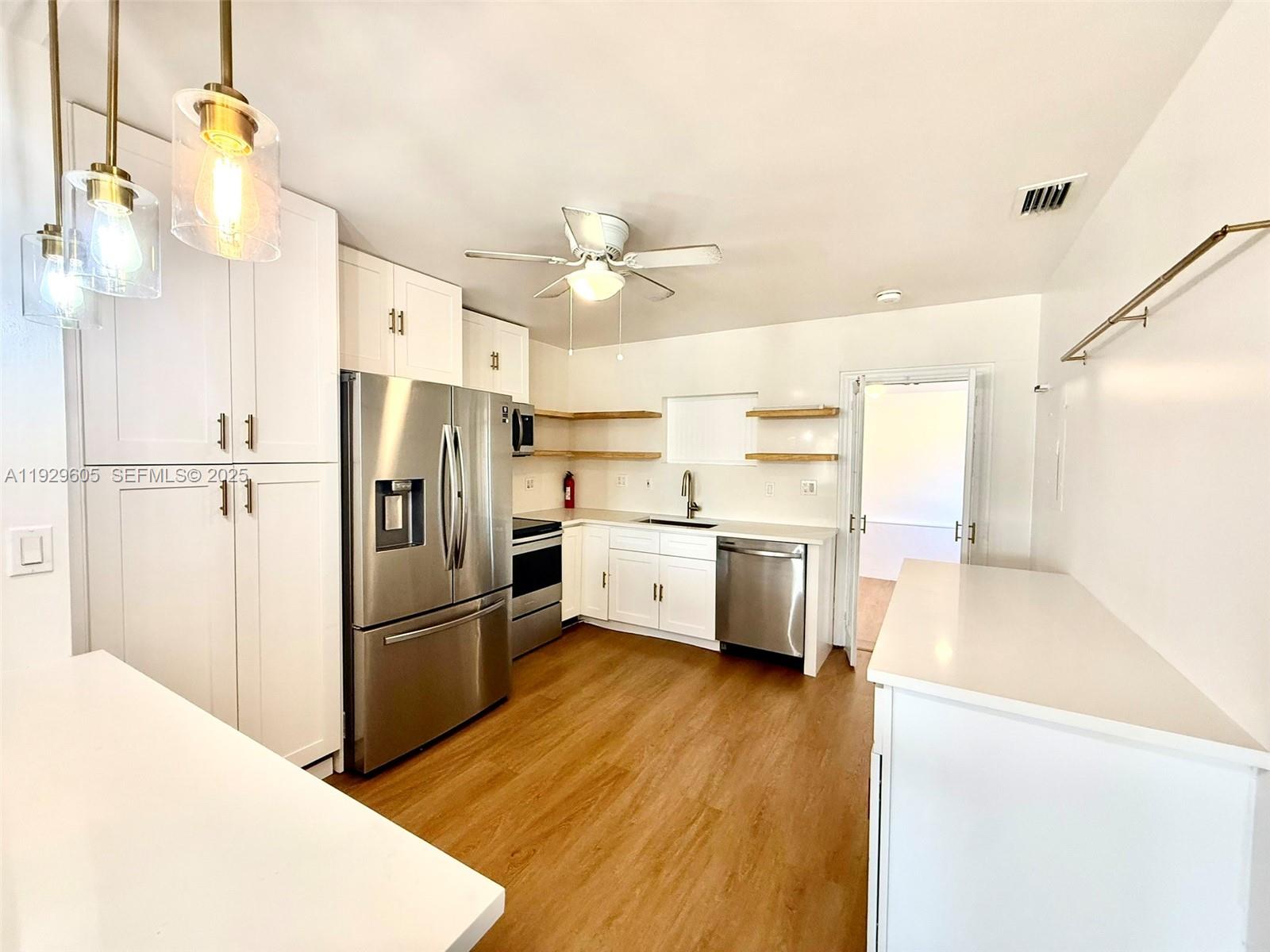 HOLLYWOOD PARK - Residential Lease