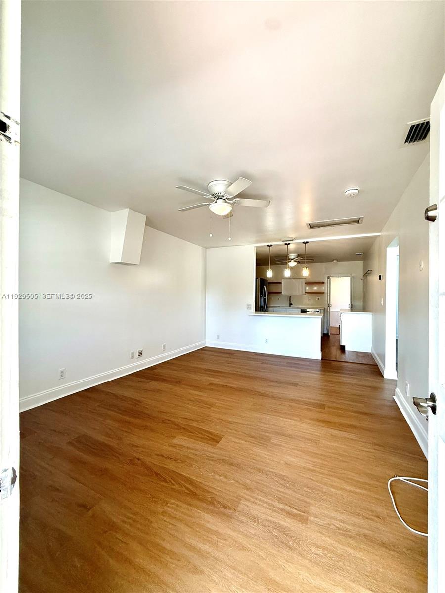 HOLLYWOOD PARK - Residential Lease