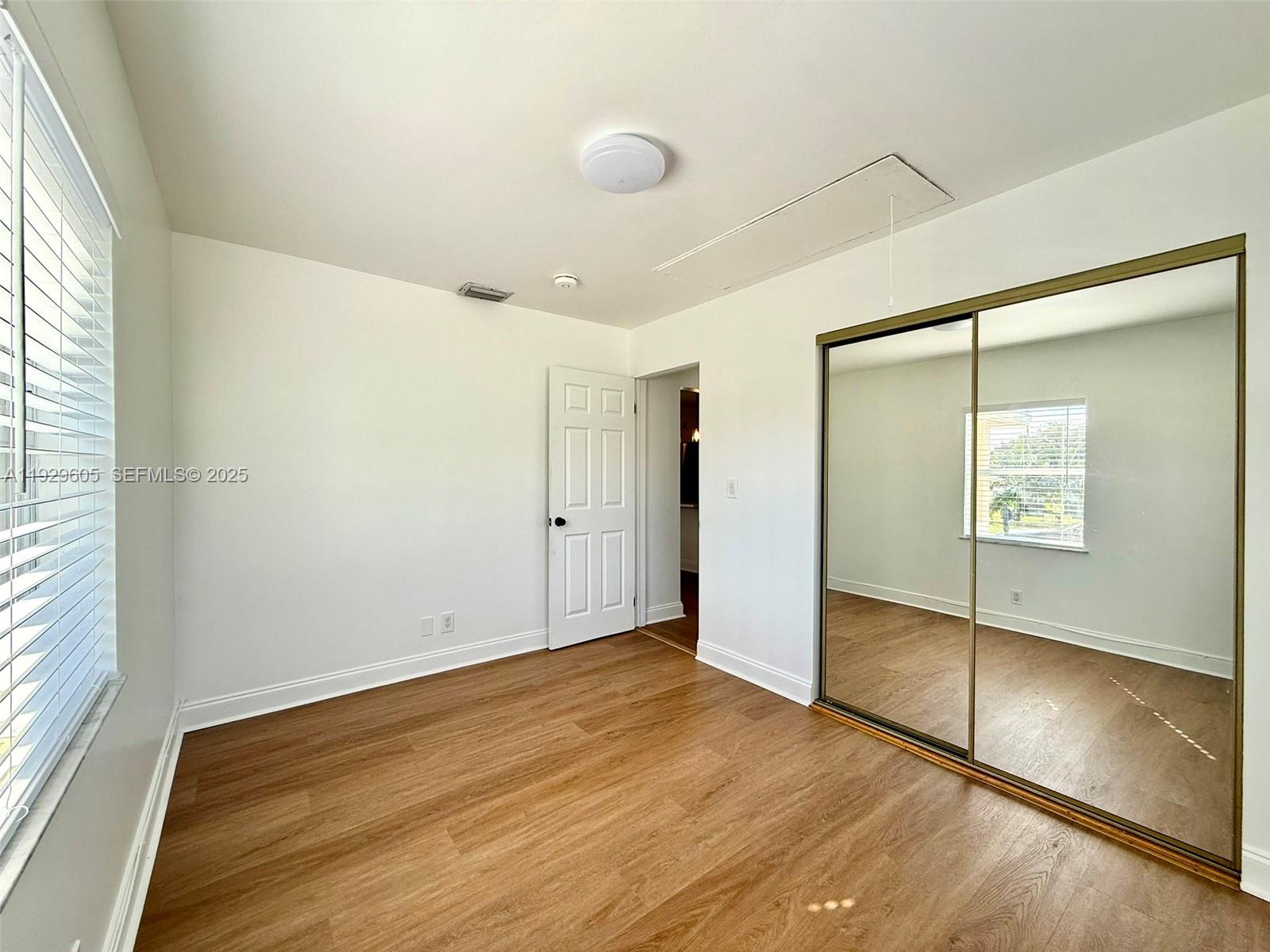 HOLLYWOOD PARK - Residential Lease