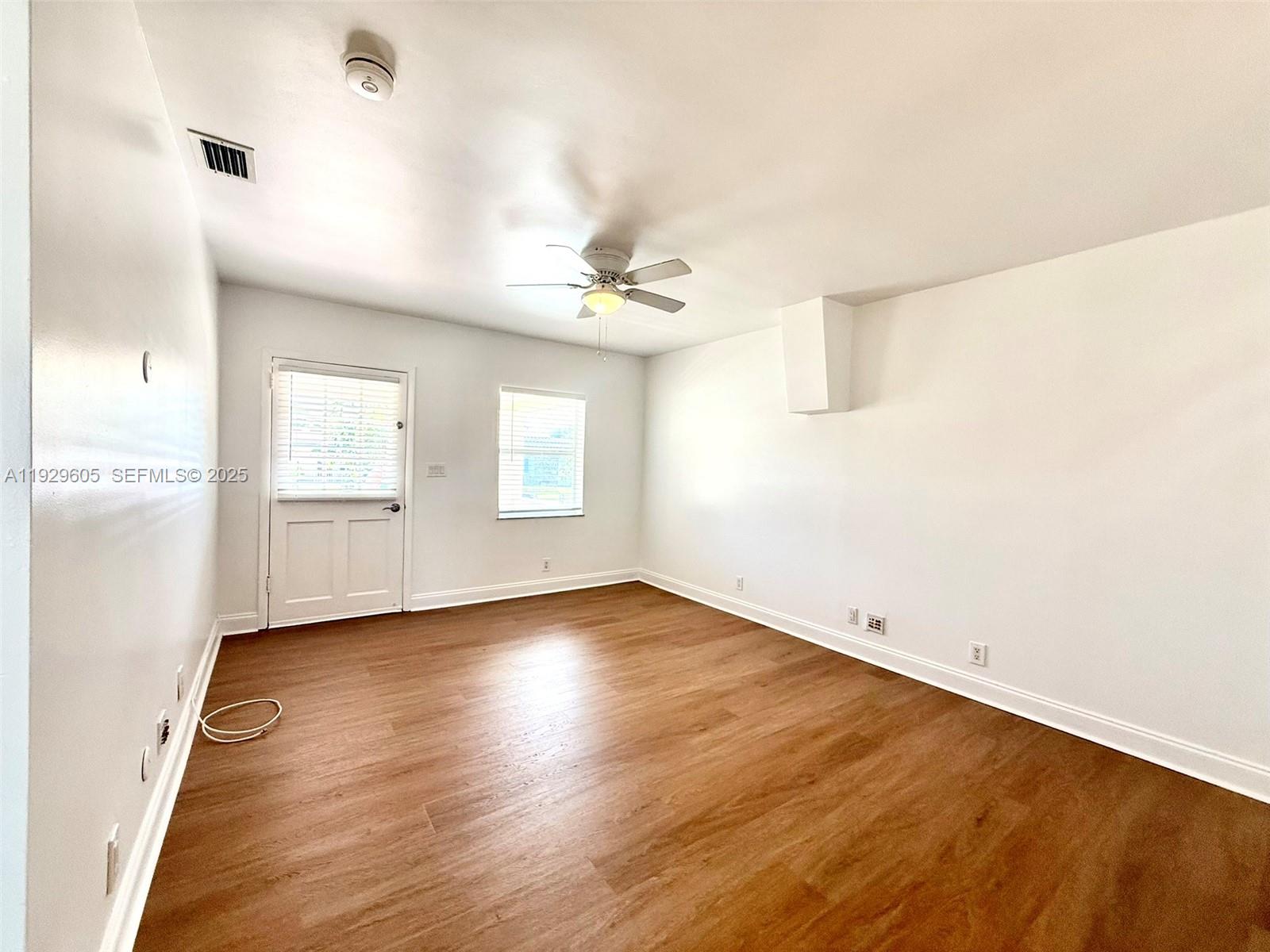 HOLLYWOOD PARK - Residential Lease