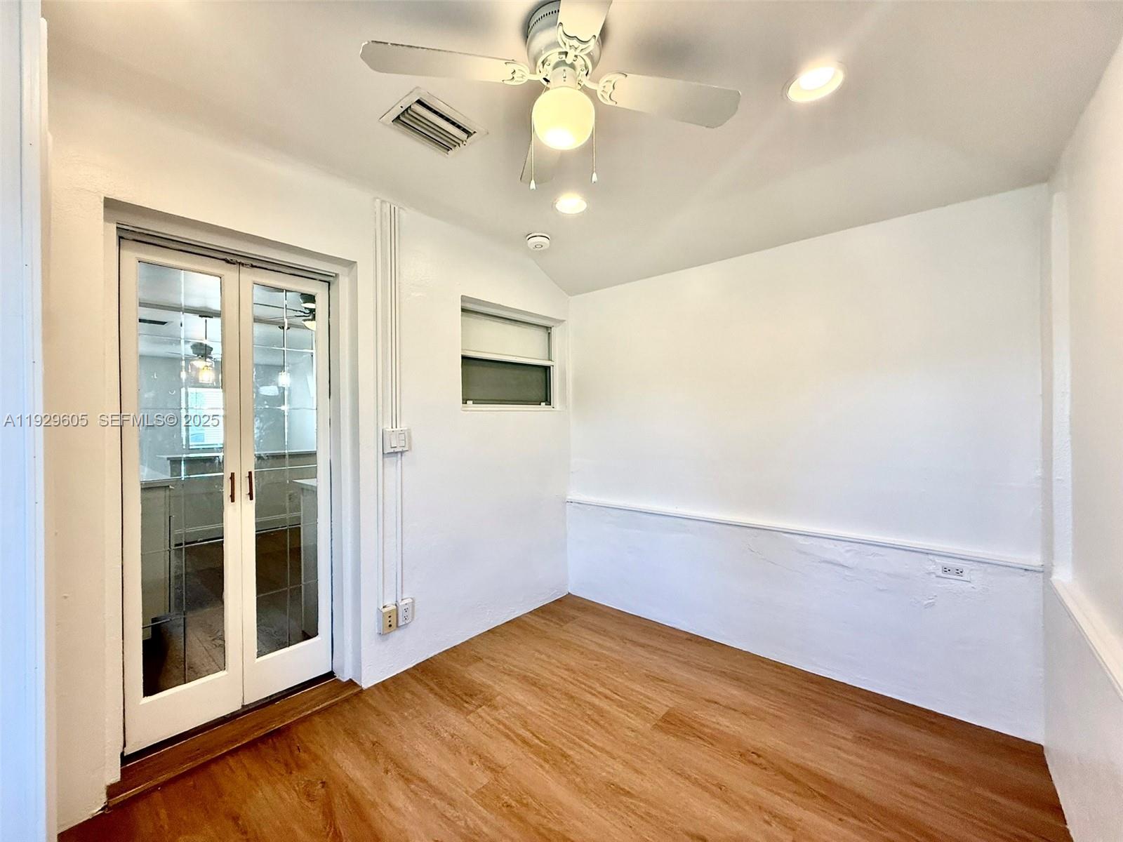 HOLLYWOOD PARK - Residential Lease