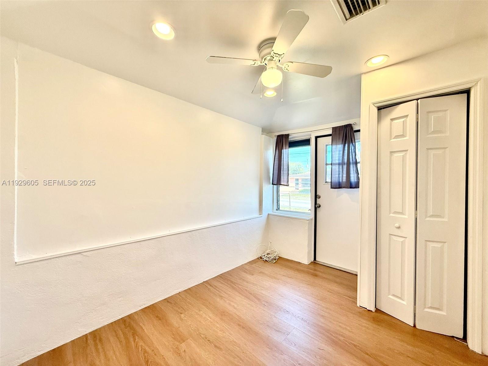 HOLLYWOOD PARK - Residential Lease