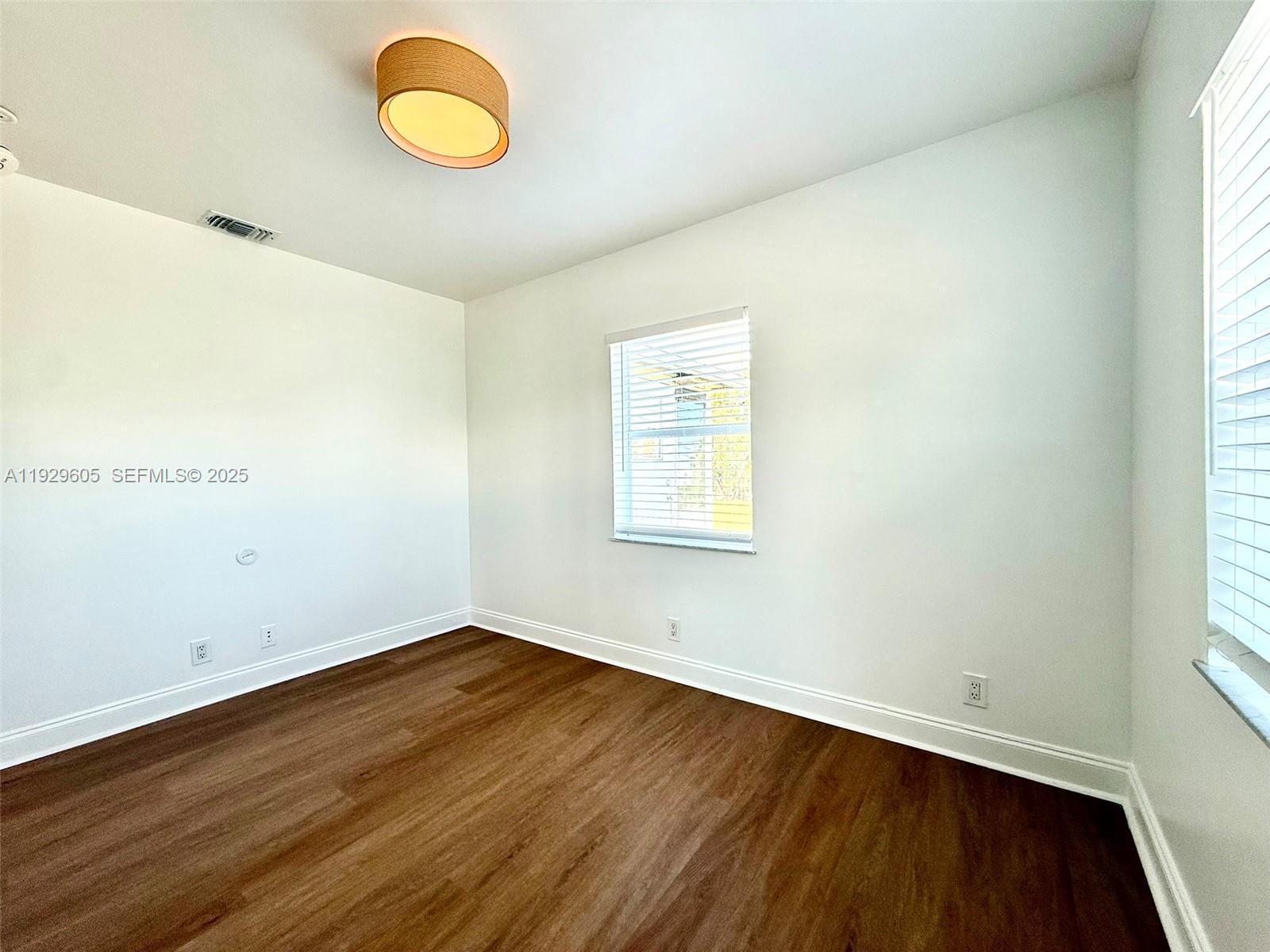 HOLLYWOOD PARK - Residential Lease