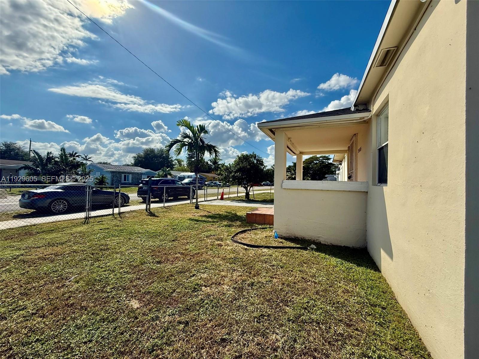 HOLLYWOOD PARK - Residential Lease