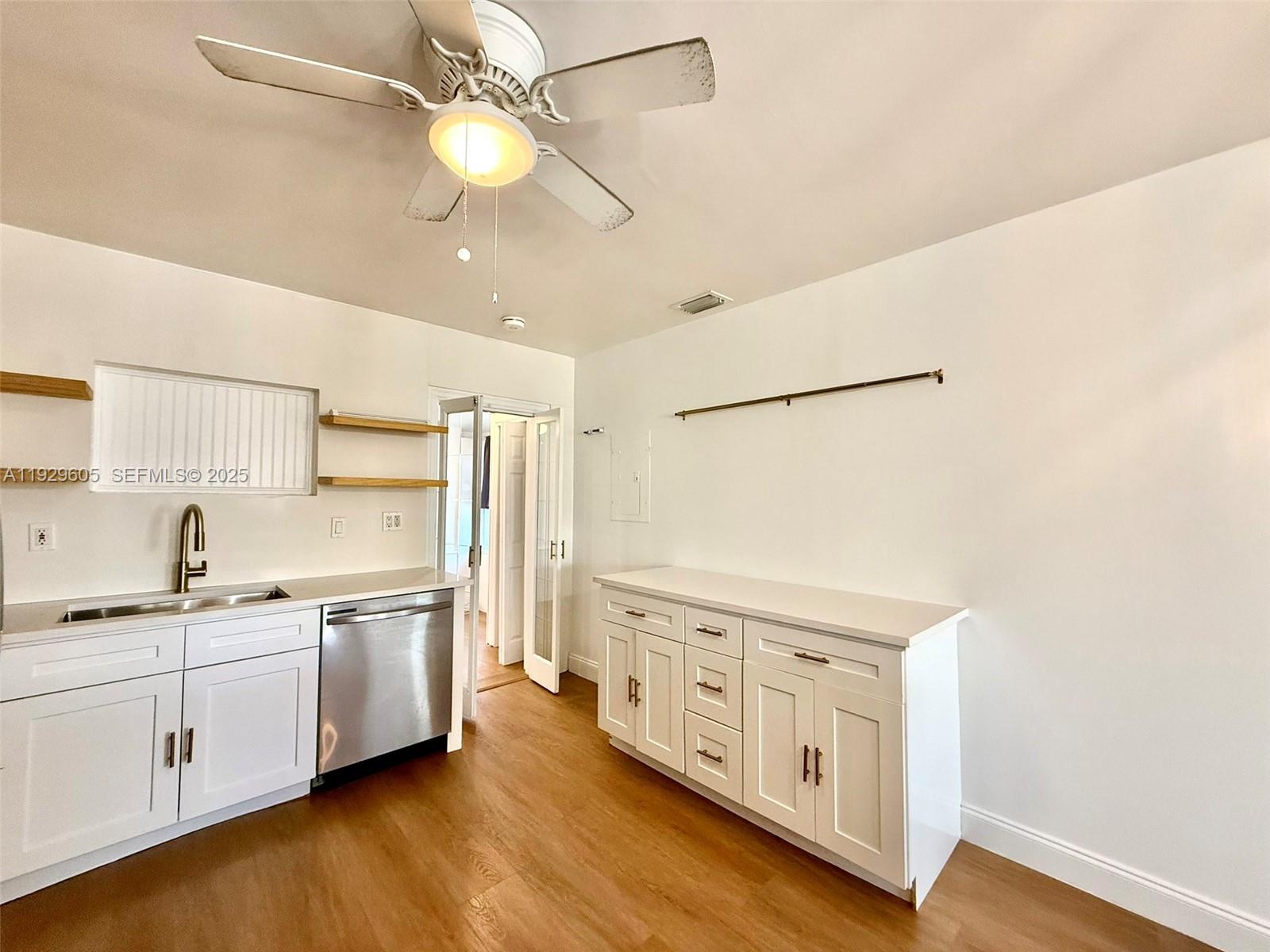 HOLLYWOOD PARK - Residential Lease