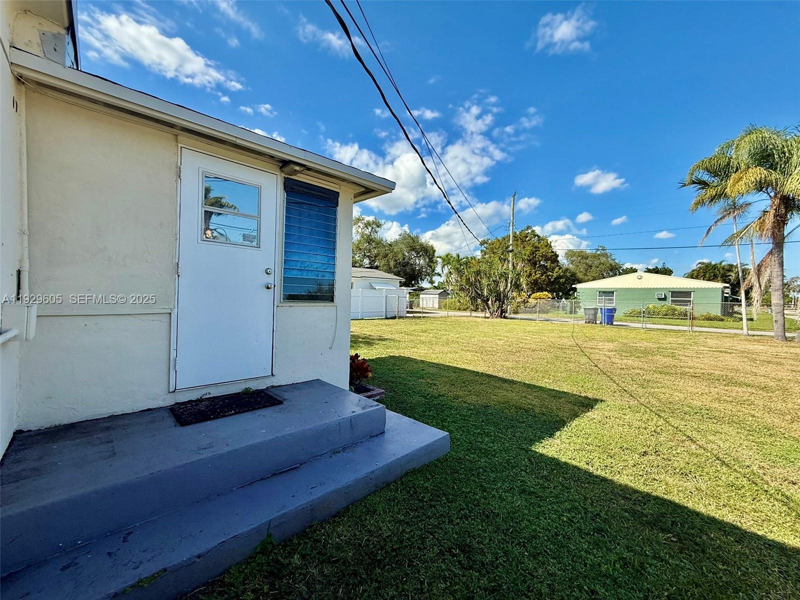 HOLLYWOOD PARK - Residential Lease