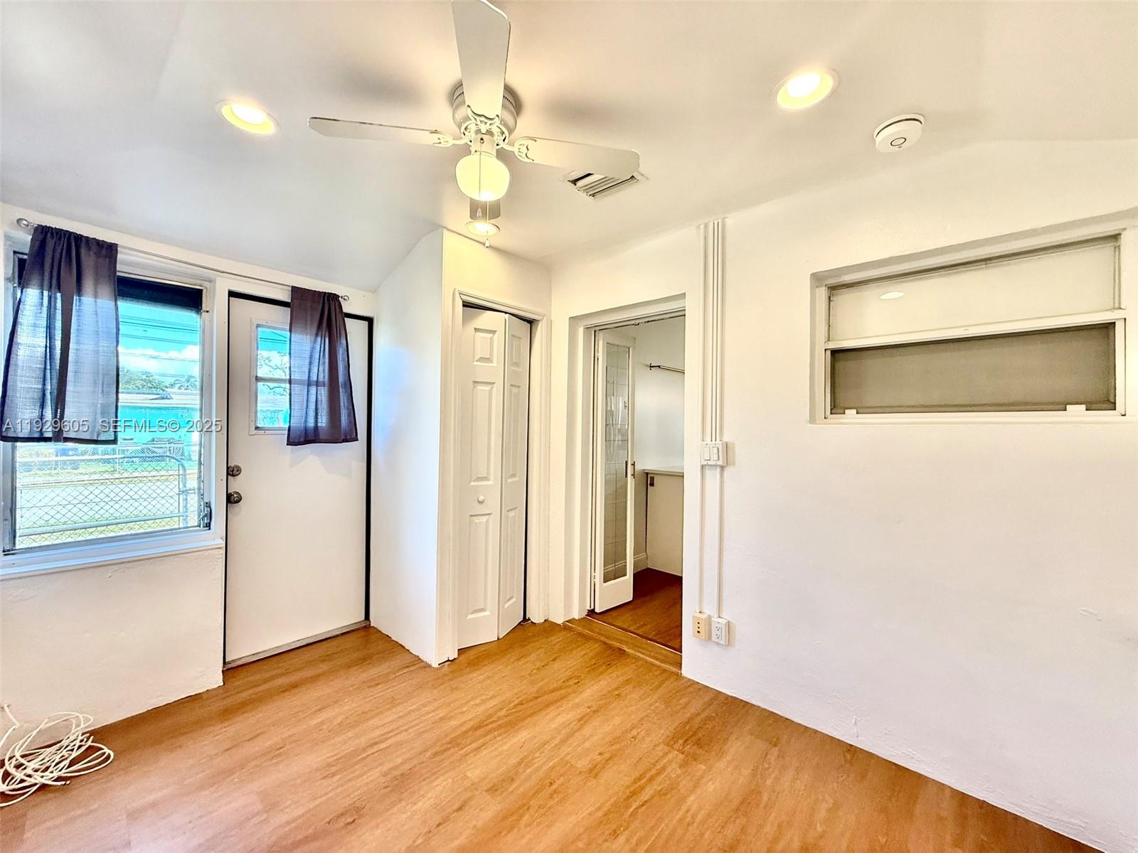 HOLLYWOOD PARK - Residential Lease