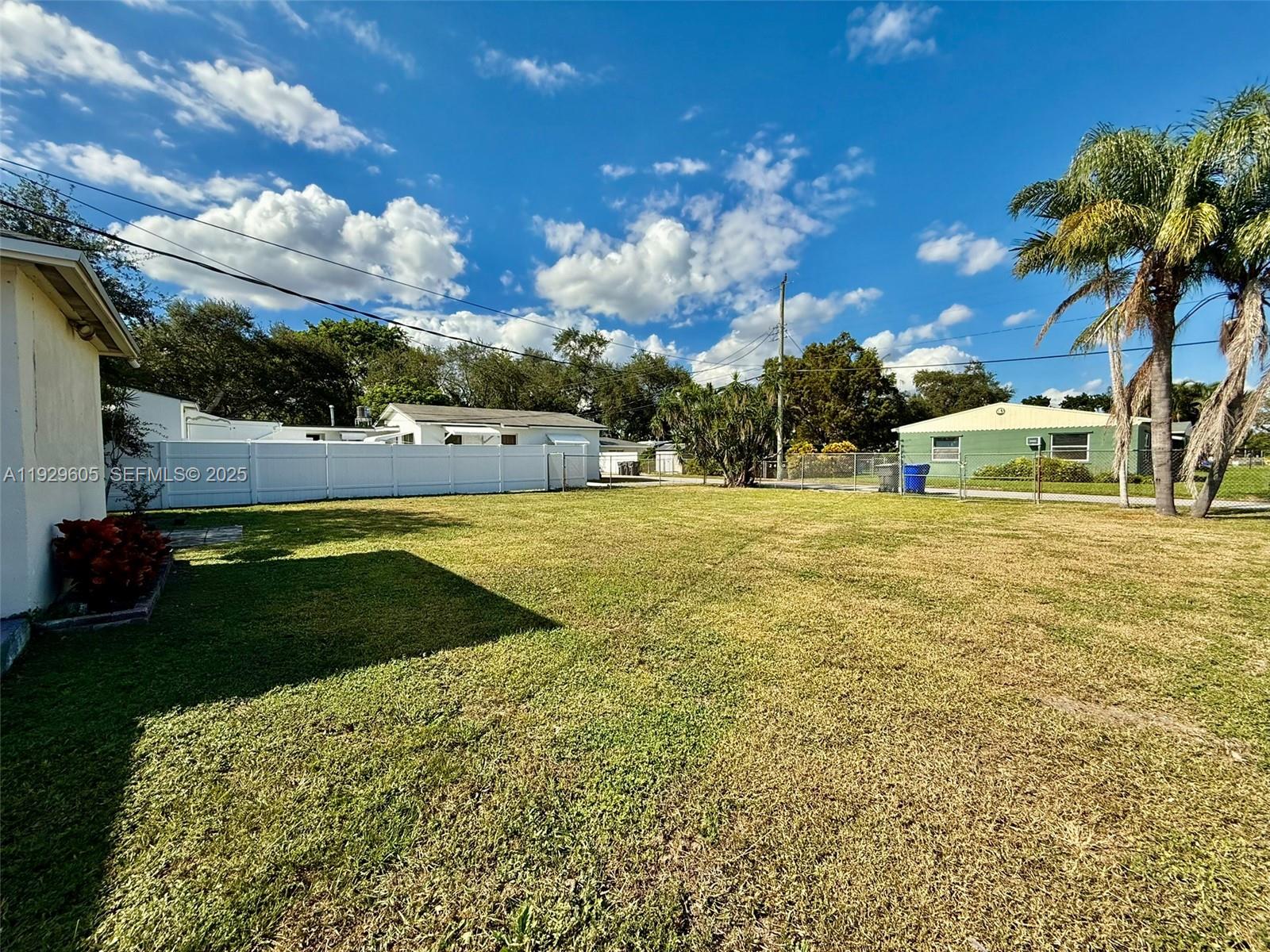 HOLLYWOOD PARK - Residential Lease