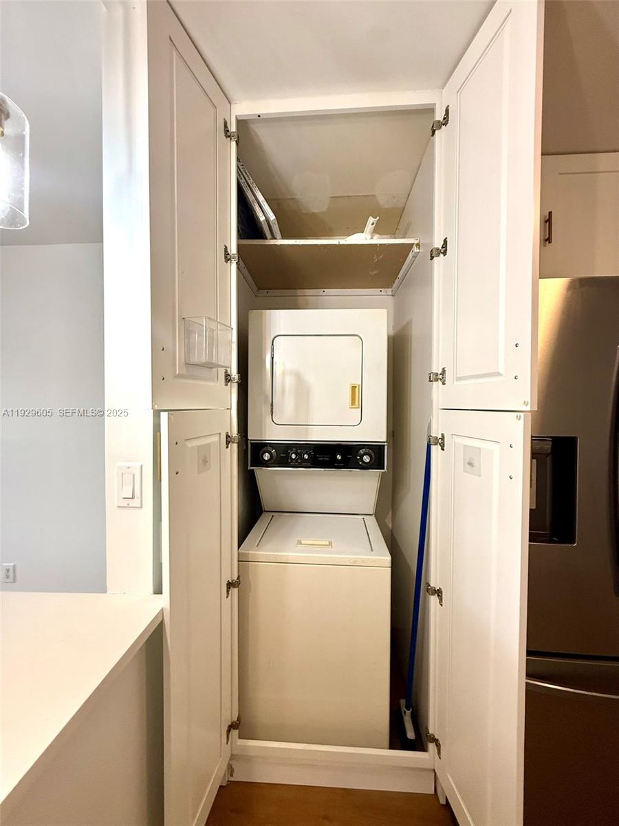 HOLLYWOOD PARK - Residential Lease