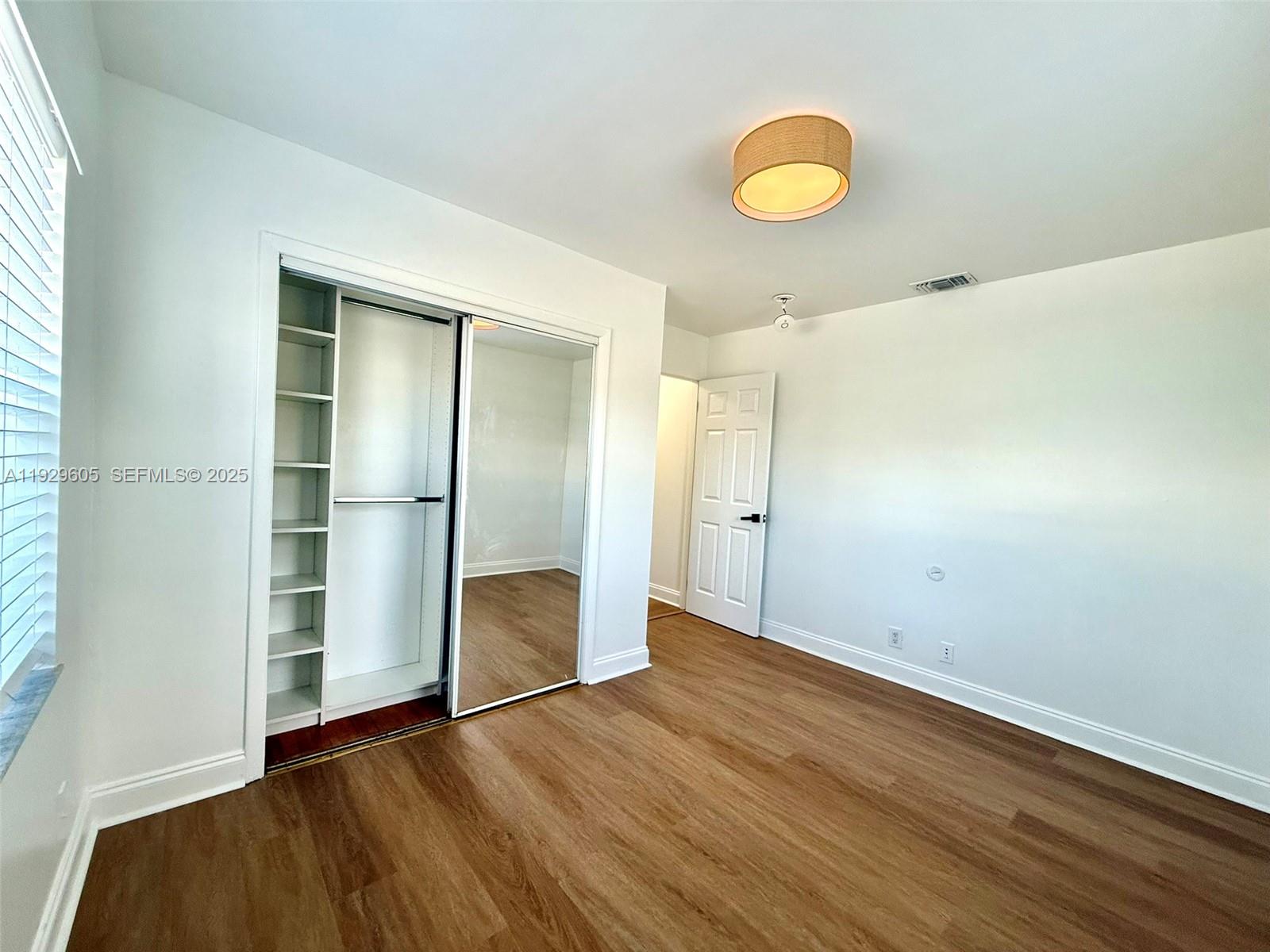 HOLLYWOOD PARK - Residential Lease