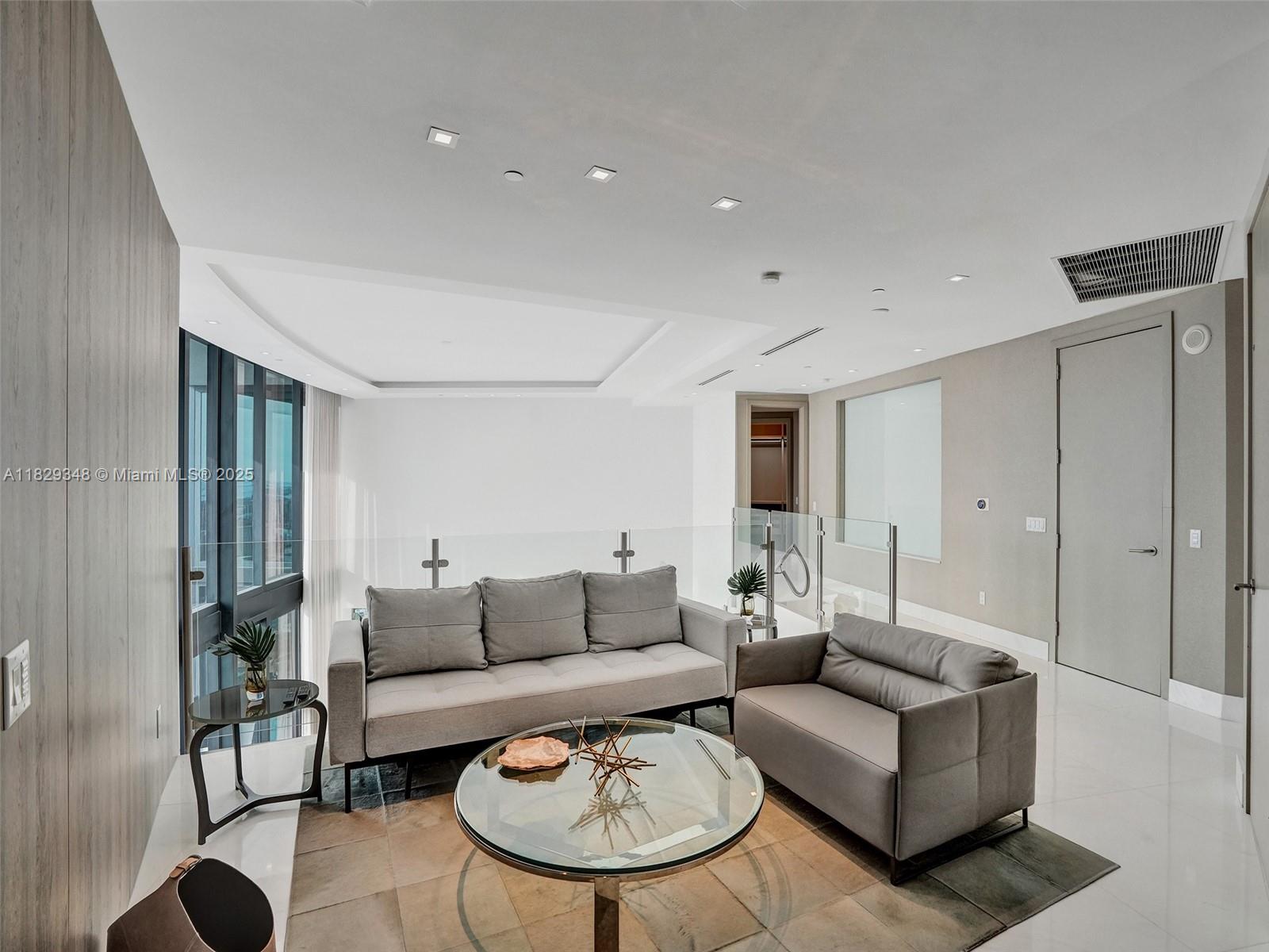 18555 COLLINS AVENUE COND - Residential