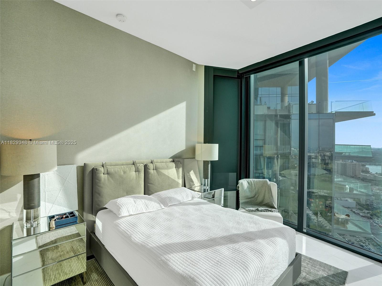 18555 COLLINS AVENUE COND - Residential