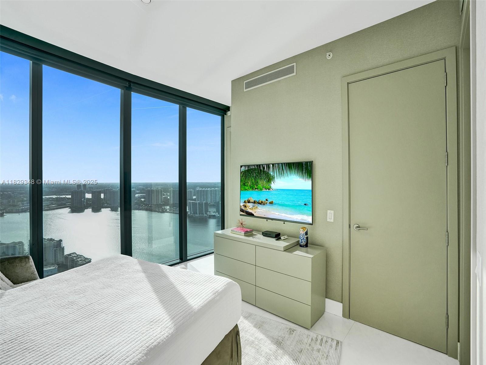 18555 COLLINS AVENUE COND - Residential