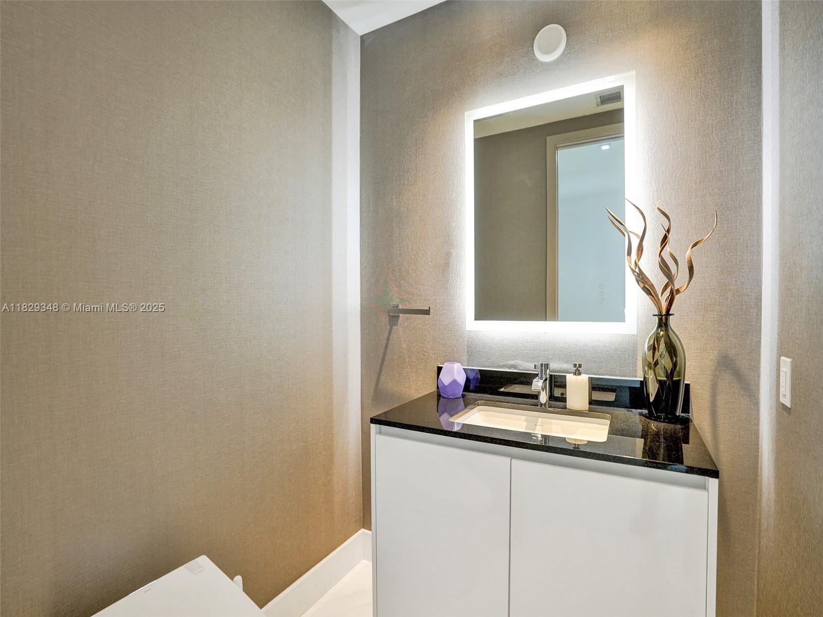 18555 COLLINS AVENUE COND - Residential