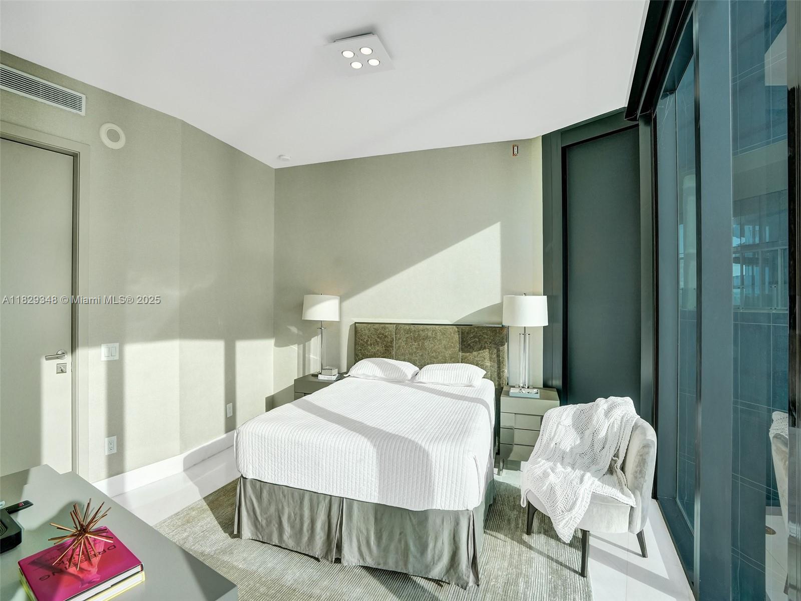 18555 COLLINS AVENUE COND - Residential