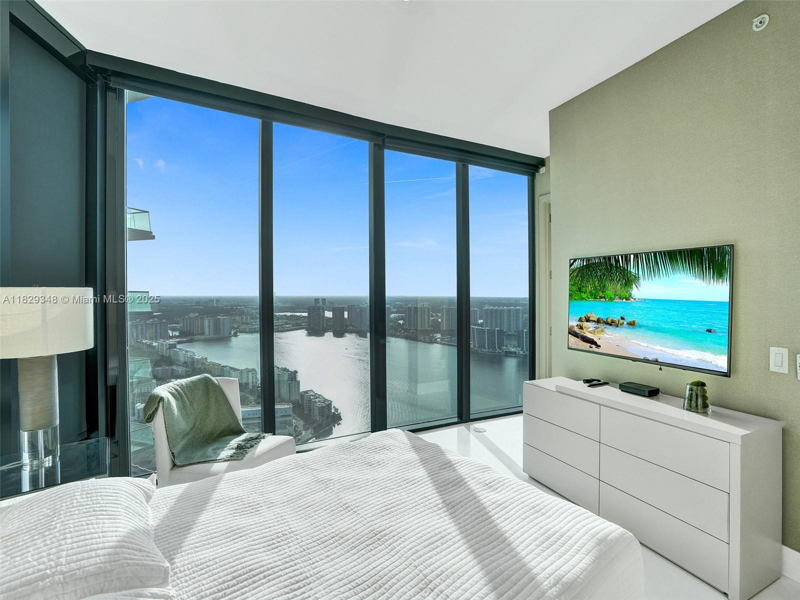 18555 COLLINS AVENUE COND - Residential