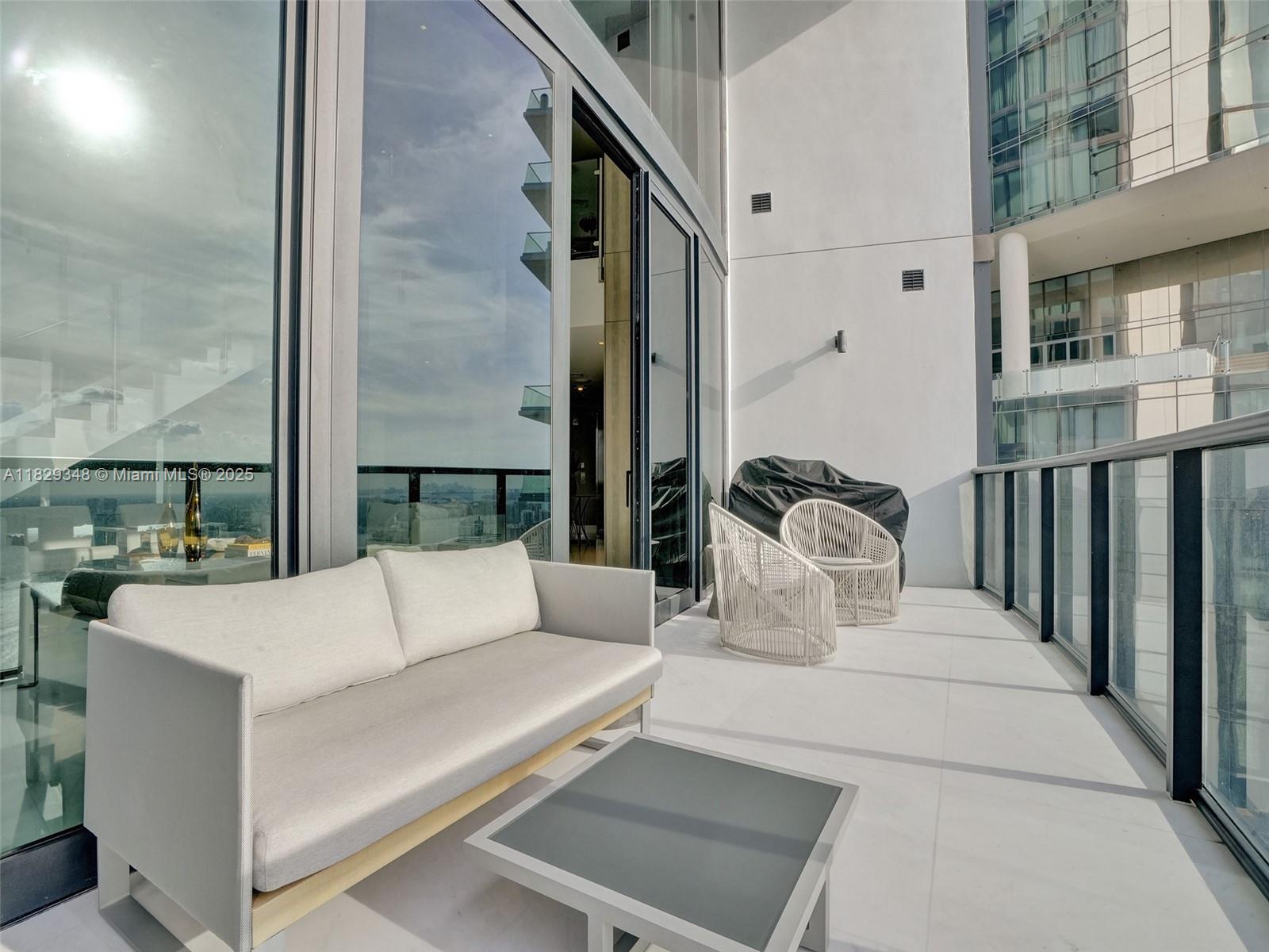 18555 COLLINS AVENUE COND - Residential