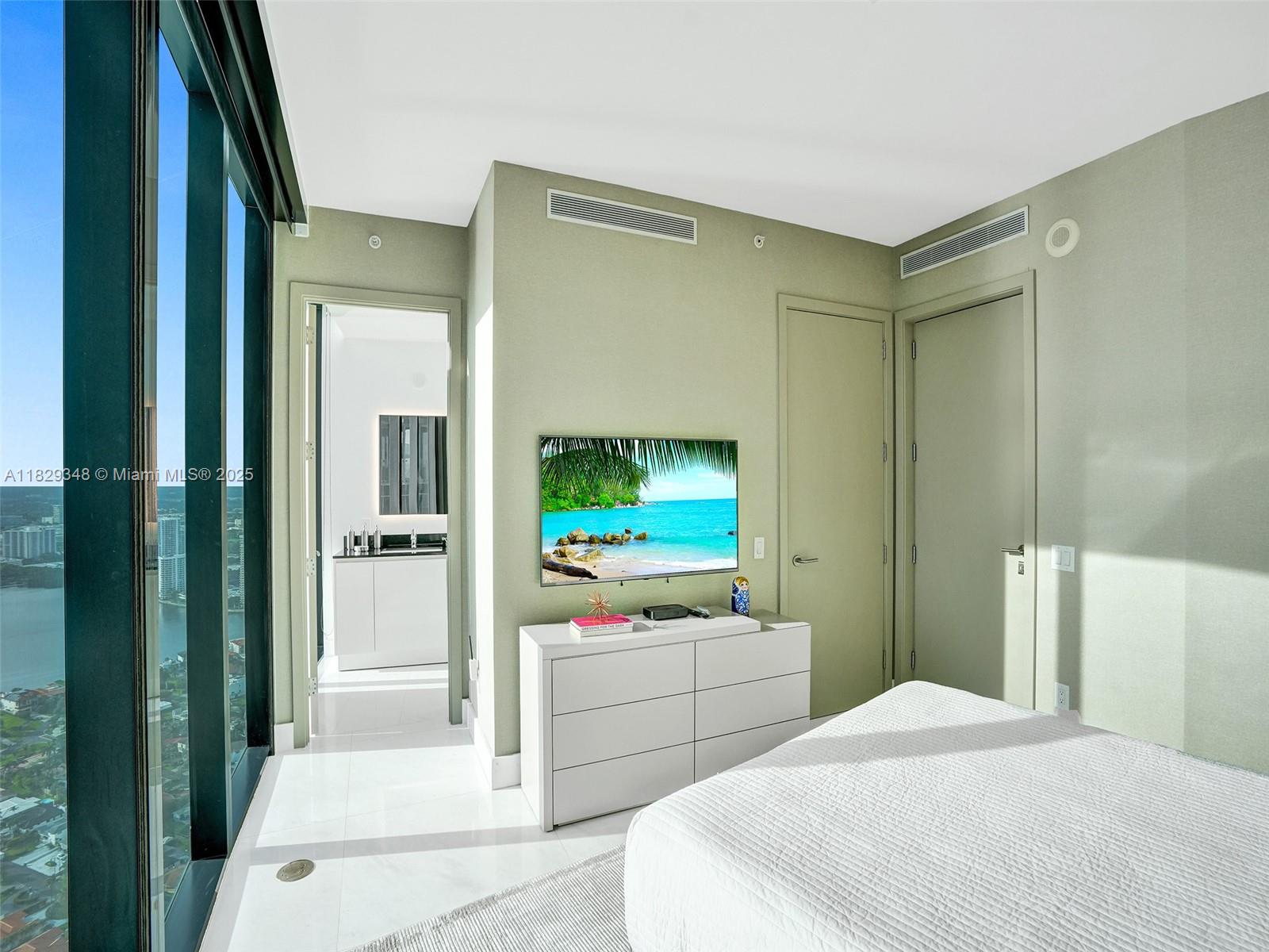 18555 COLLINS AVENUE COND - Residential