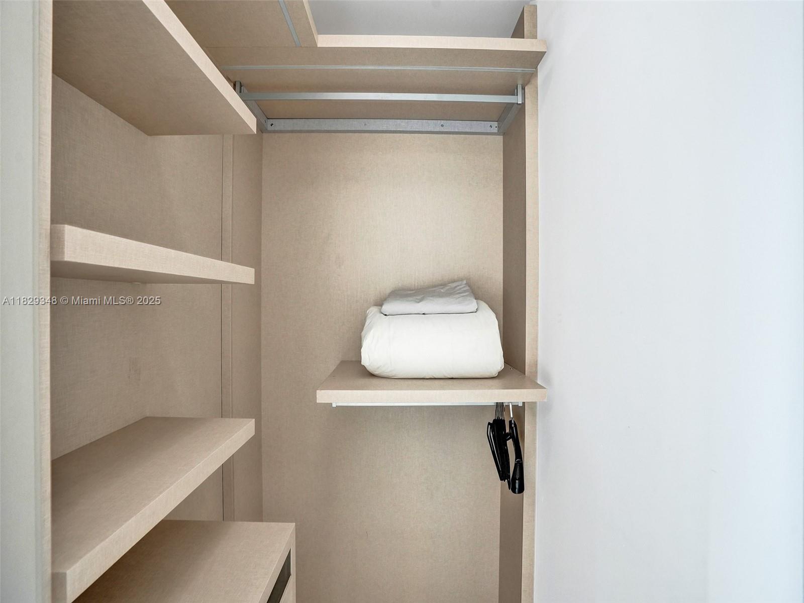 18555 COLLINS AVENUE COND - Residential