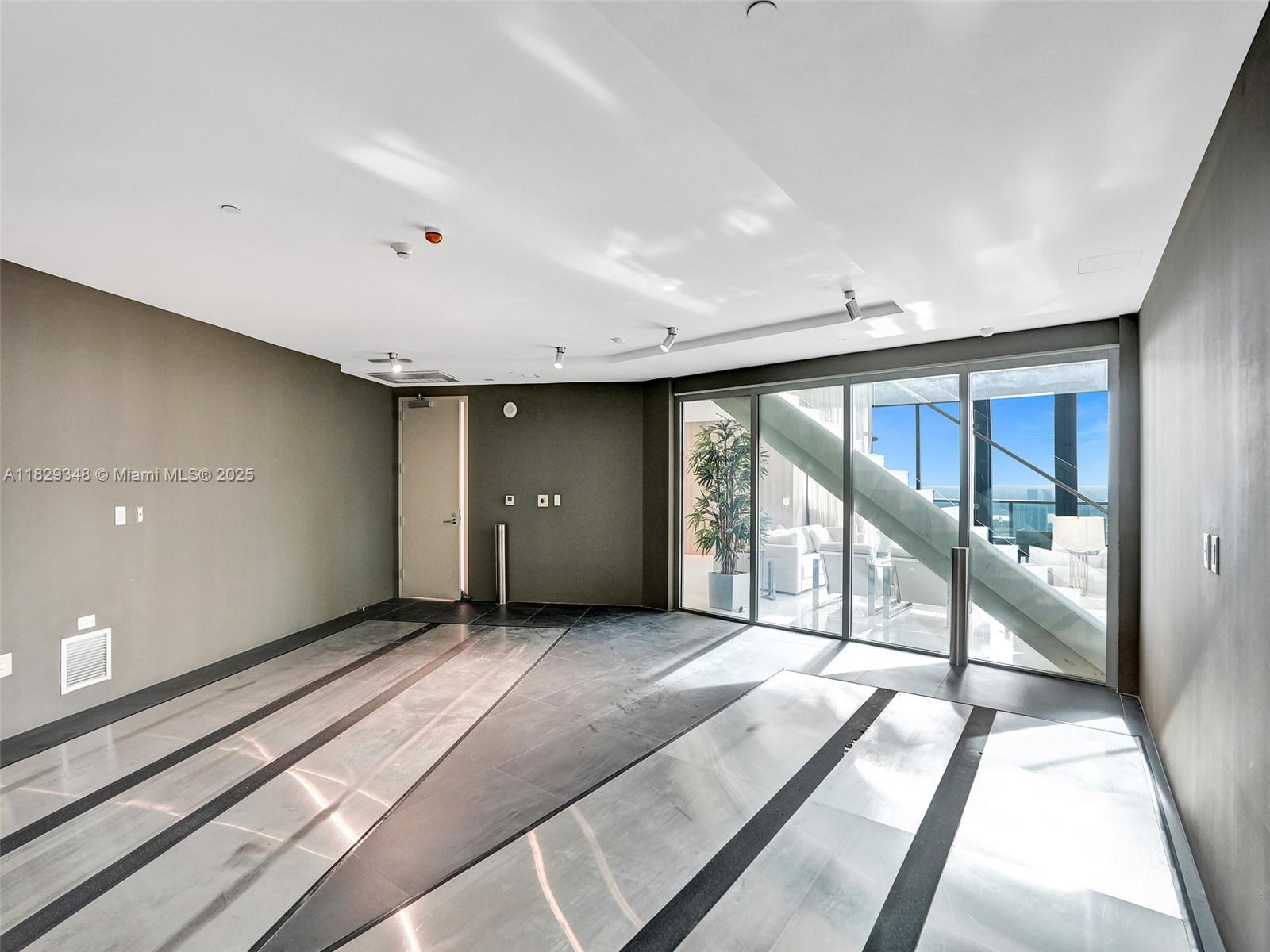 18555 COLLINS AVENUE COND - Residential