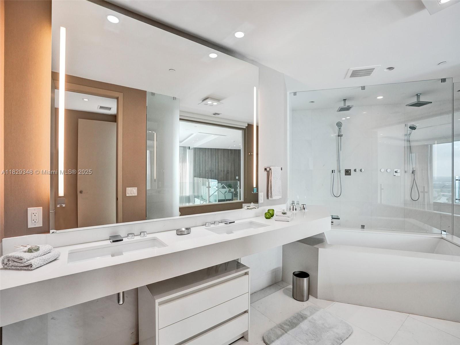 18555 COLLINS AVENUE COND - Residential