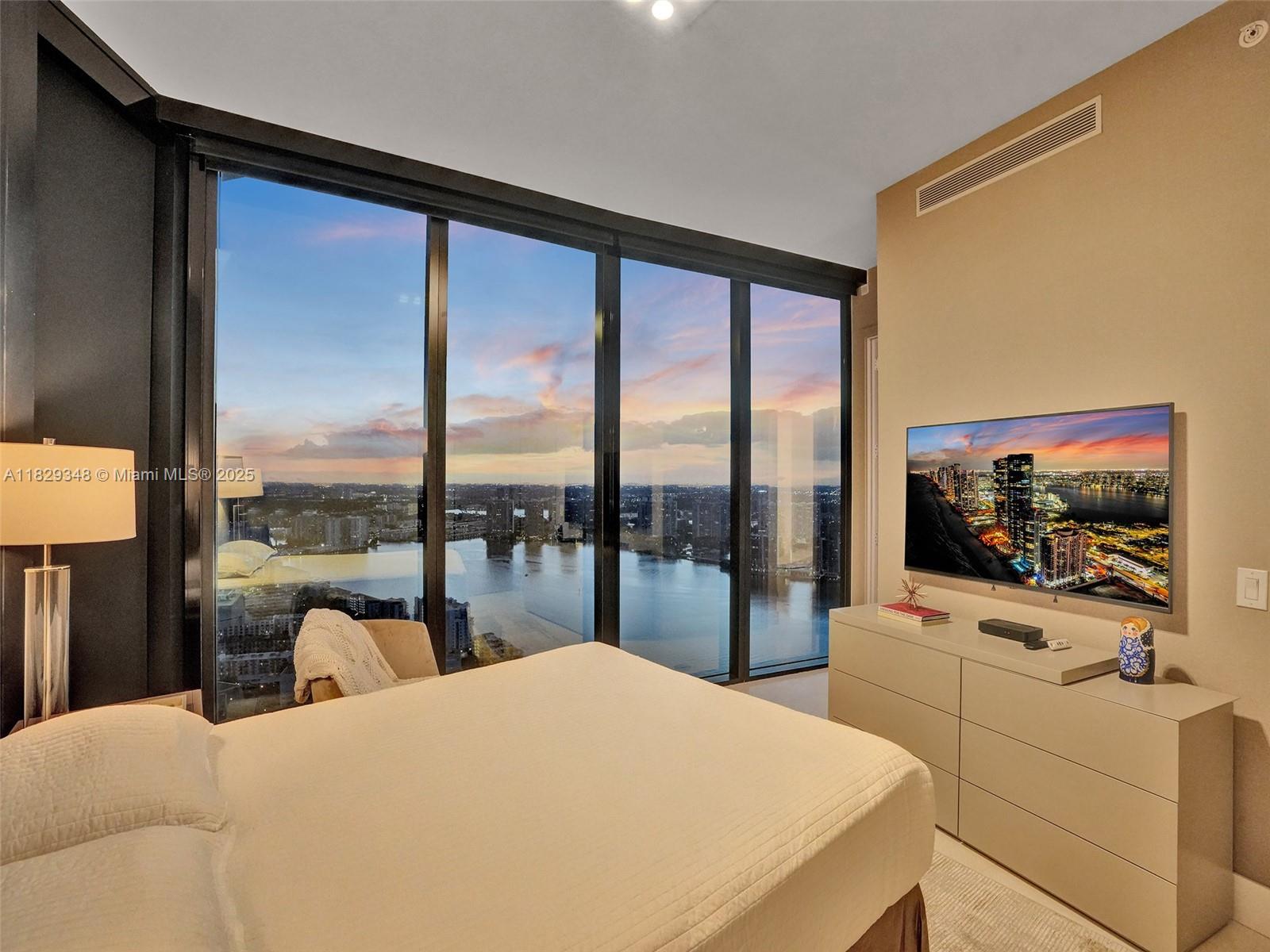 18555 COLLINS AVENUE COND - Residential