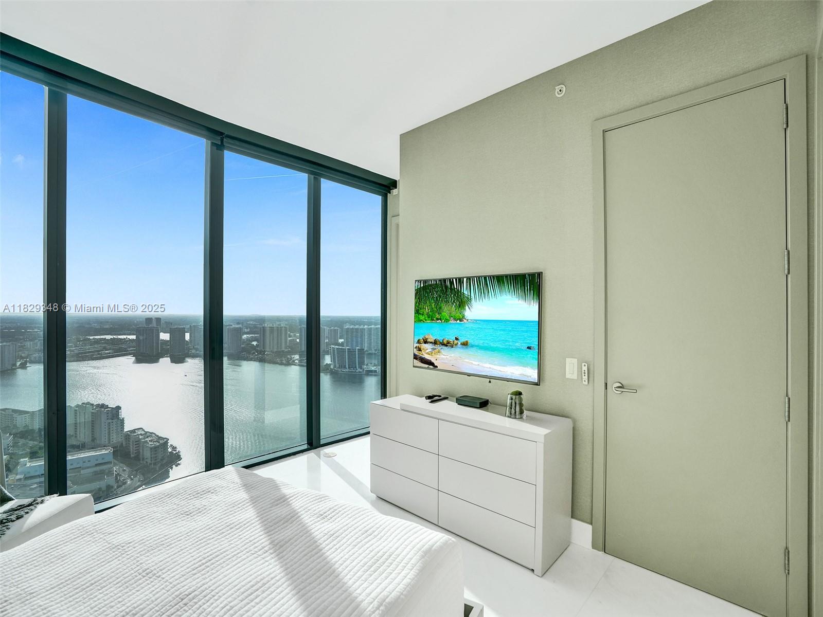 18555 COLLINS AVENUE COND - Residential