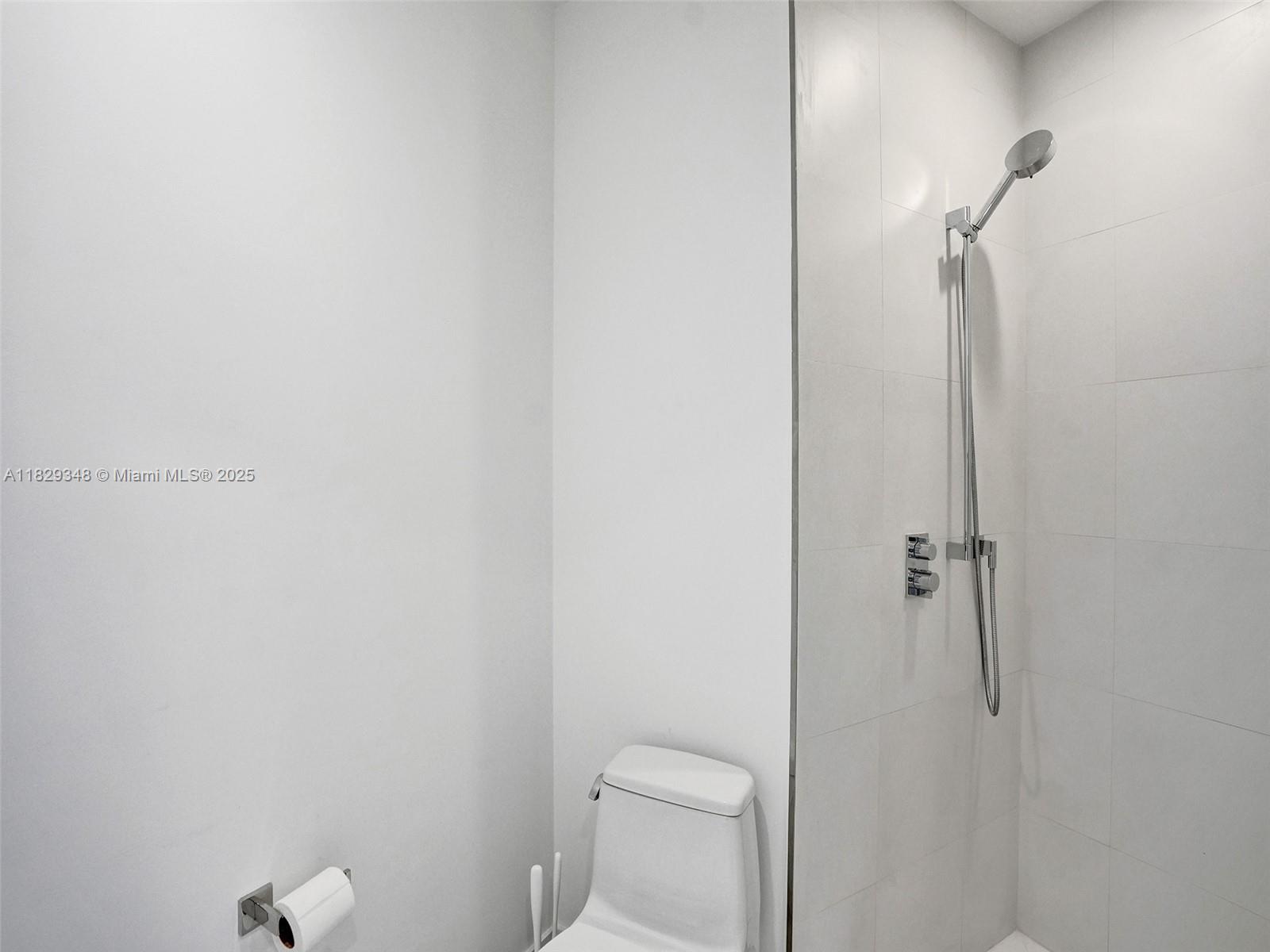 18555 COLLINS AVENUE COND - Residential