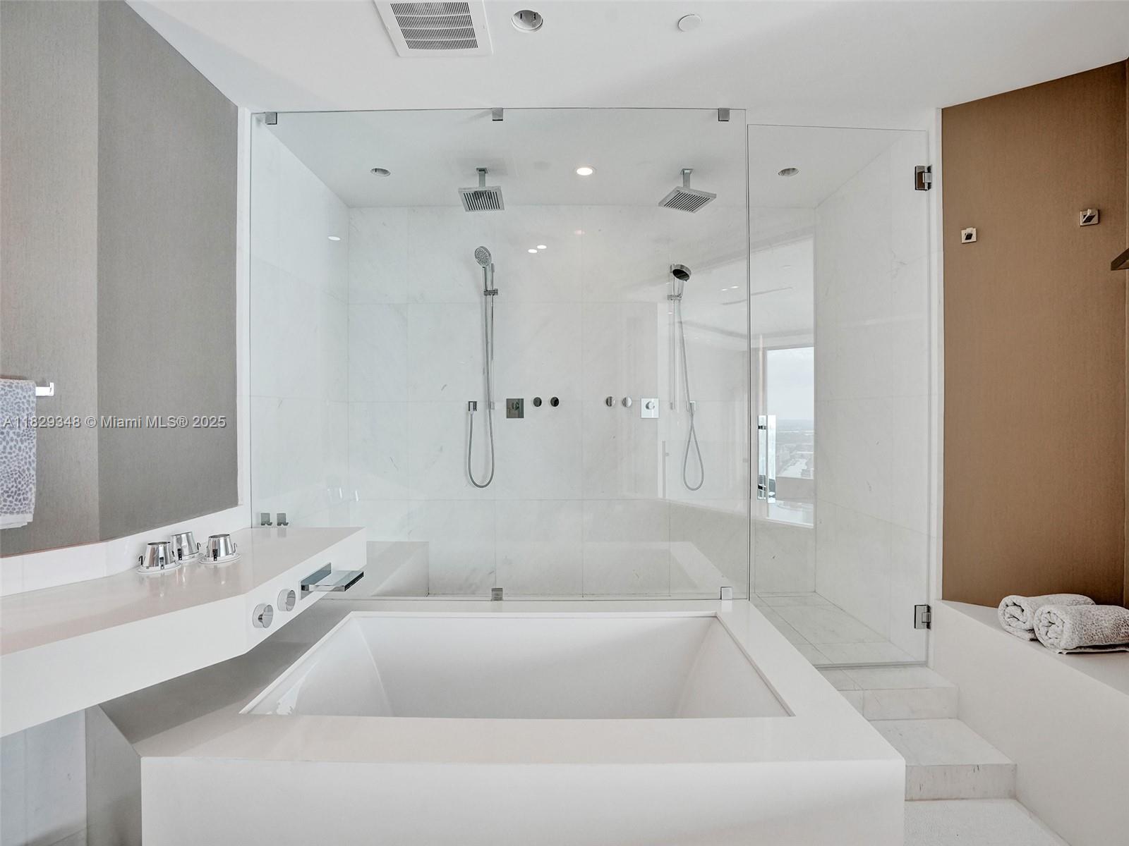 18555 COLLINS AVENUE COND - Residential