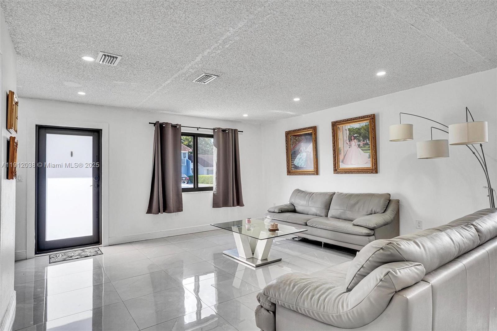 ARBORGATE KENDALL LK E CO - Residential