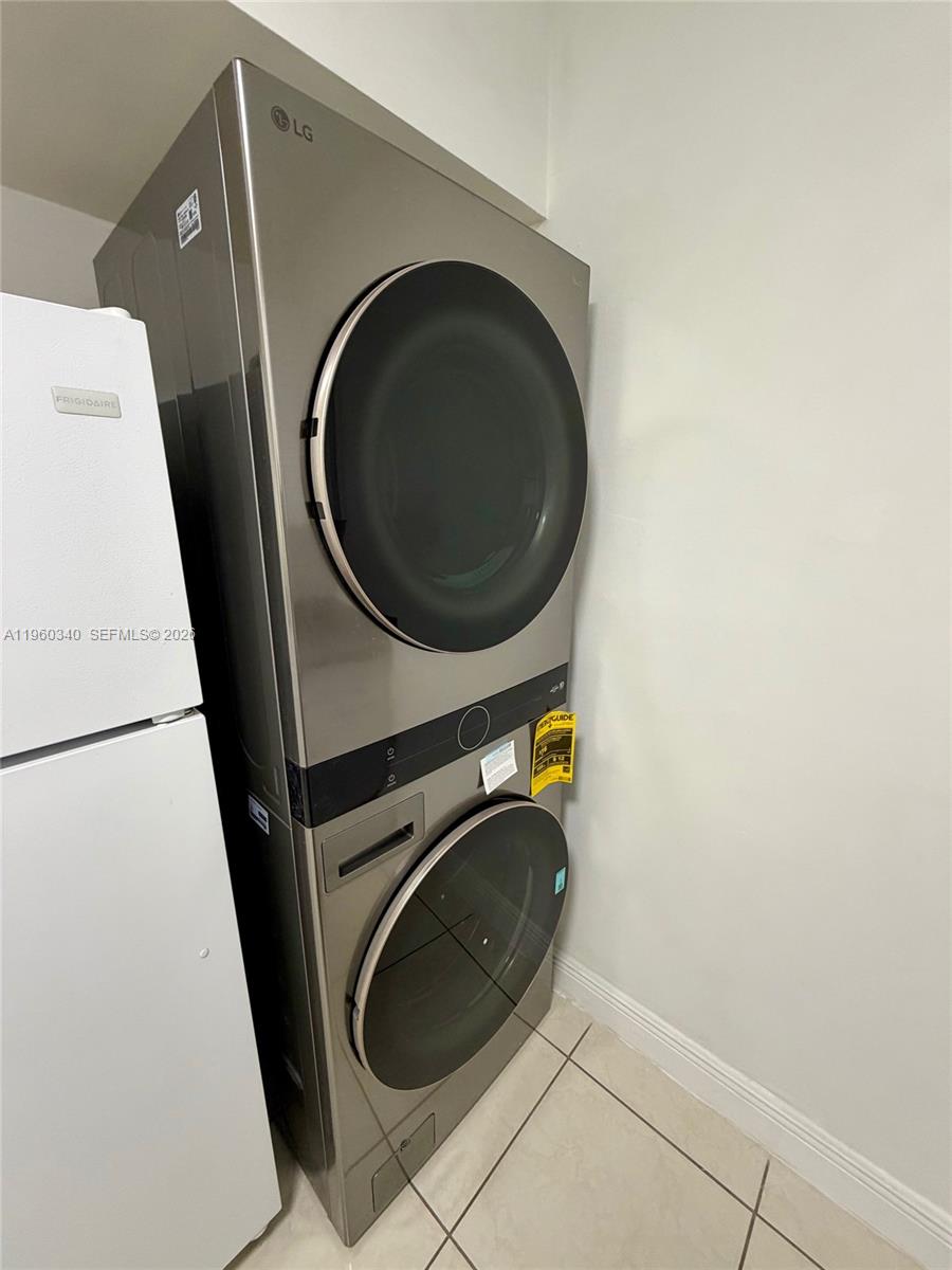 LAGO GRANDE TWO CONDO - Residential