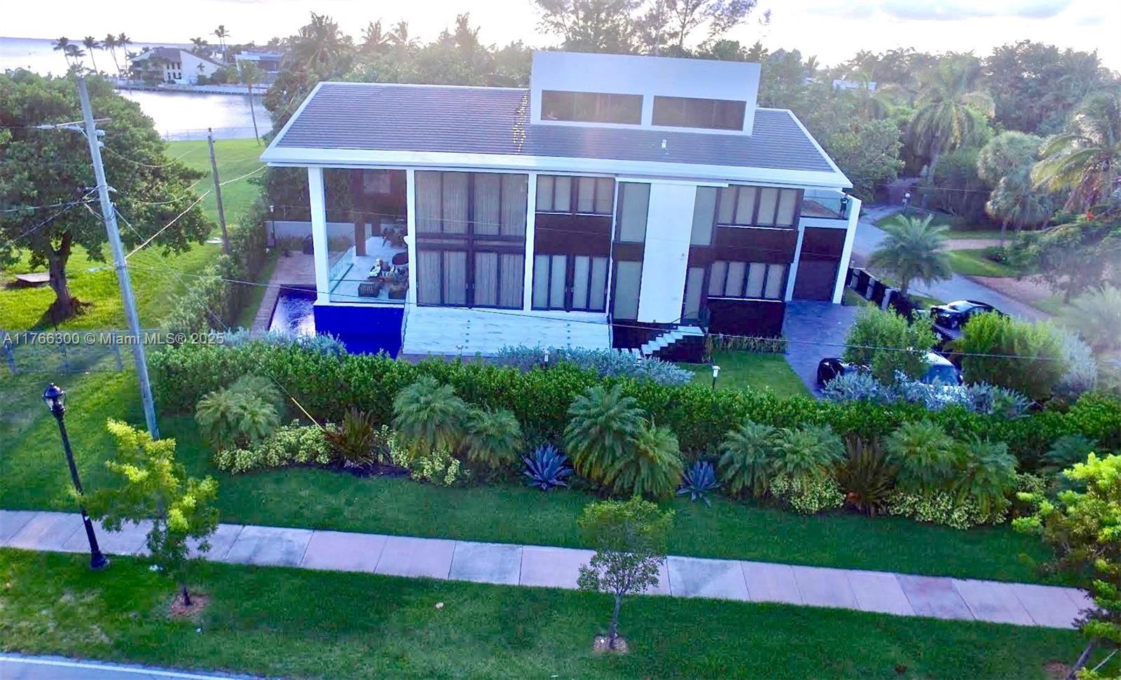 610 Harbor Cir