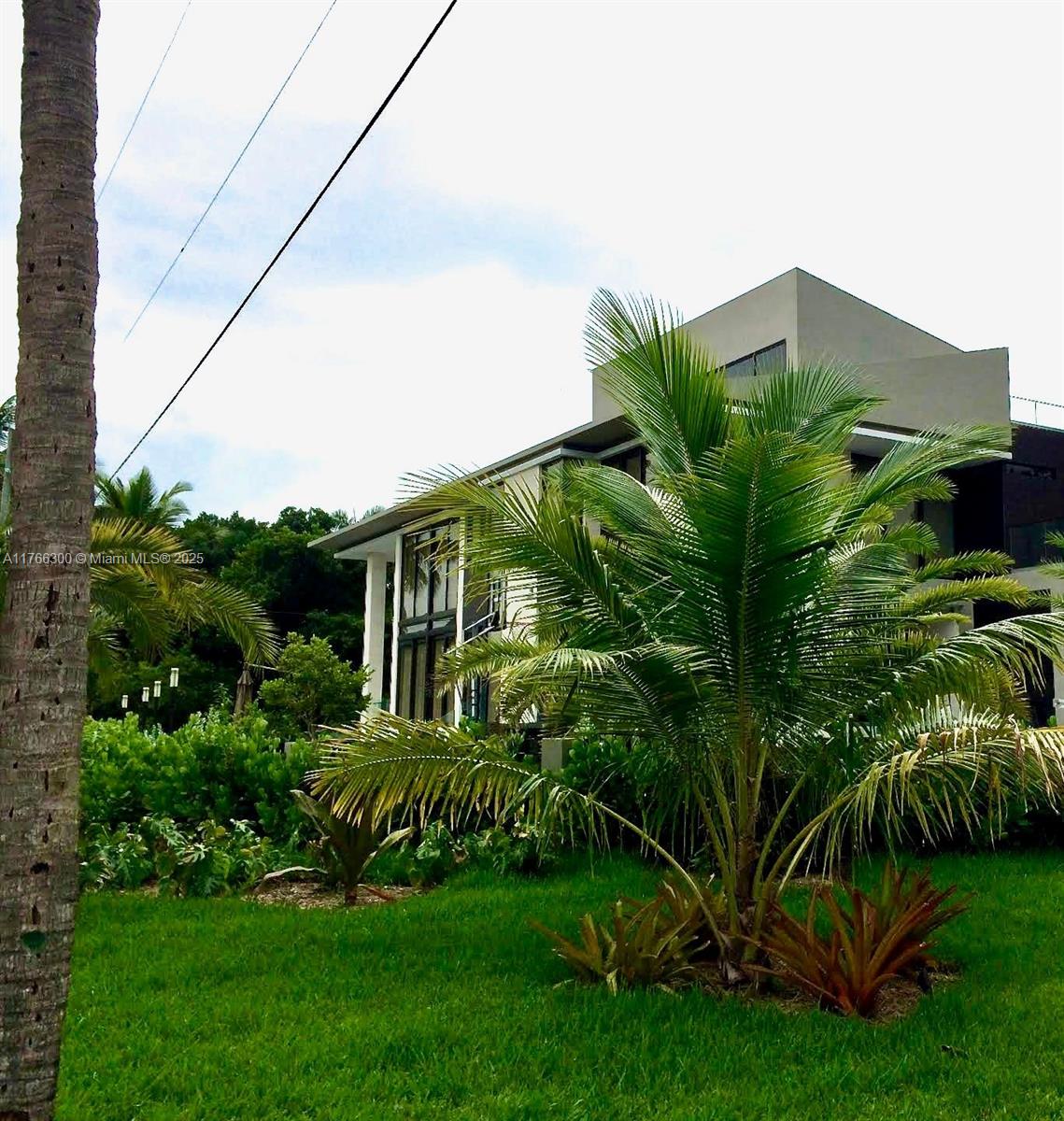 610 Harbor Cir