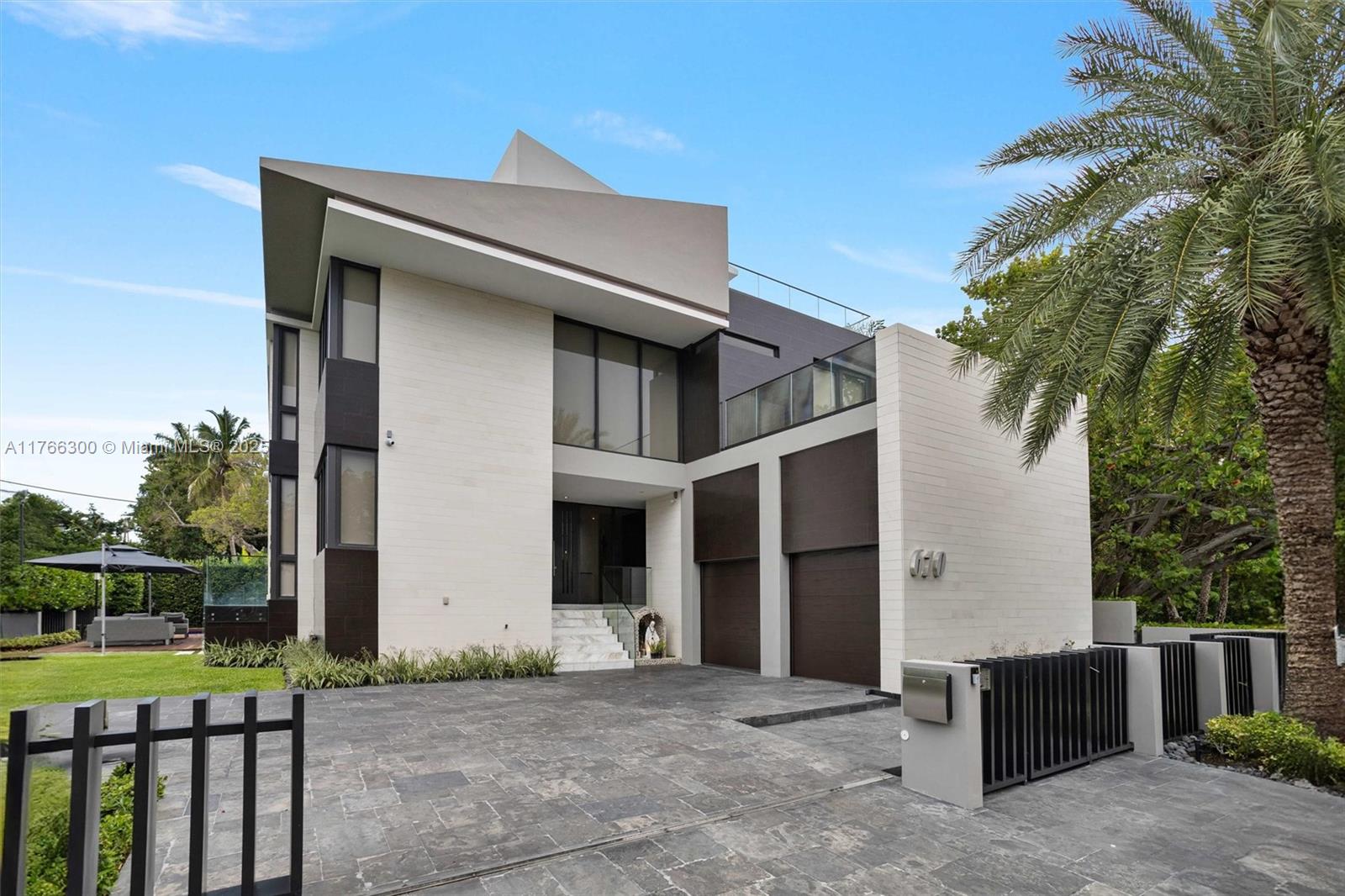 Property for Sale at 610 Harbor Cir, Key Biscayne, Miami-Dade County, Florida - Bedrooms: 6 
Bathrooms: 7.5  - $11,300,000