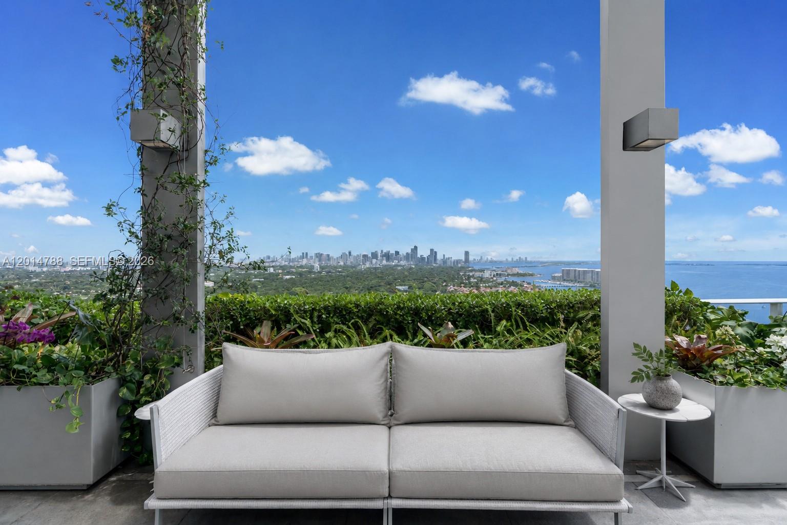 GROVENOR HOUSE CONDO - Residential
