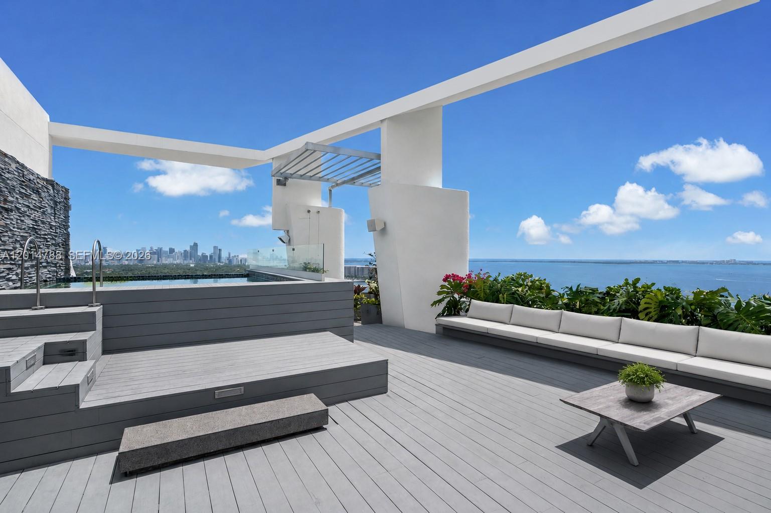 GROVENOR HOUSE CONDO - Residential