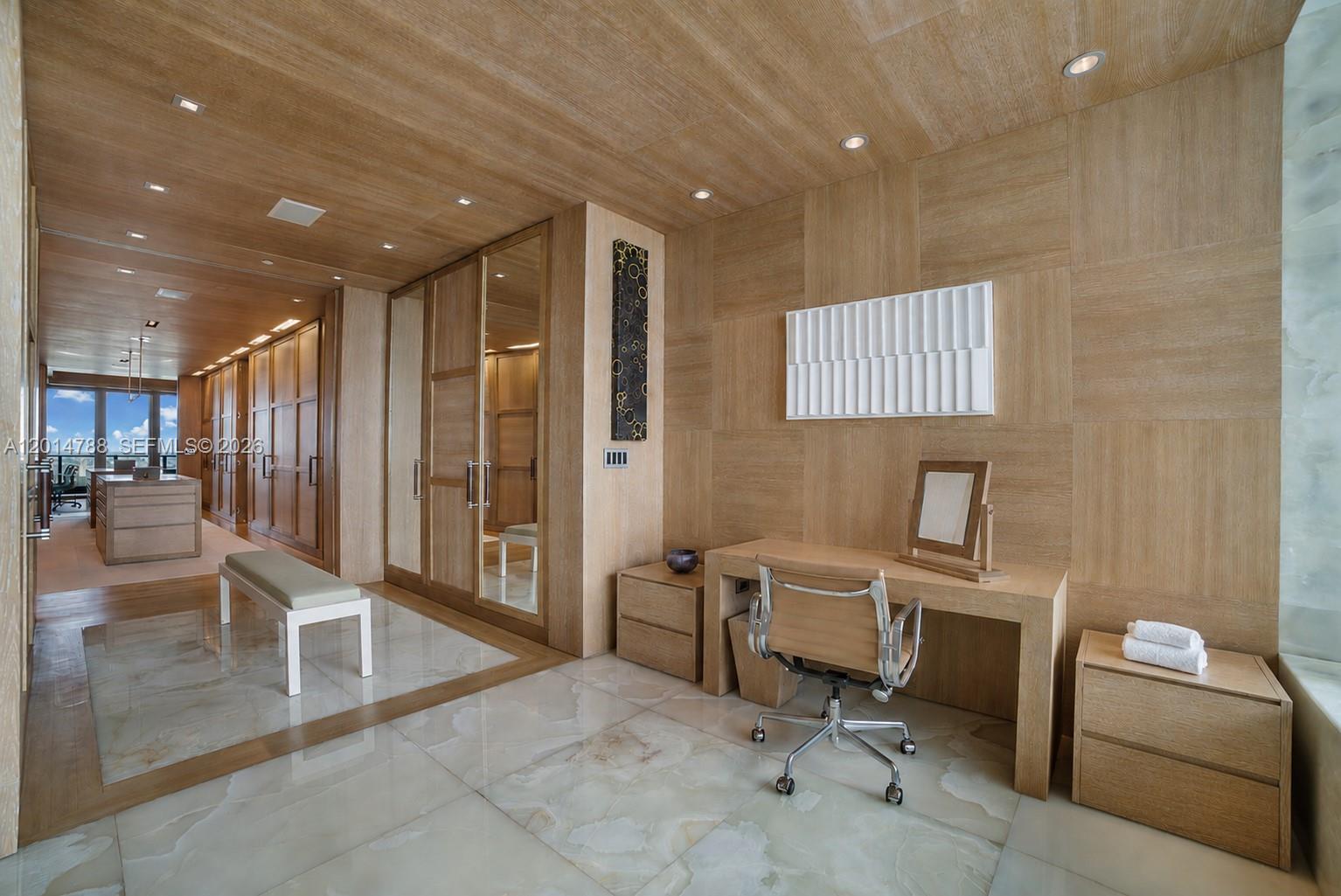 GROVENOR HOUSE CONDO - Residential