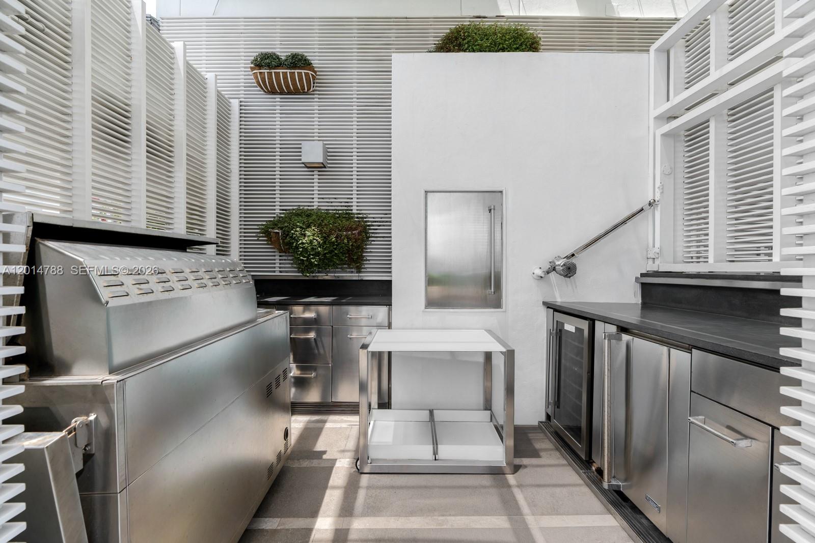 GROVENOR HOUSE CONDO - Residential