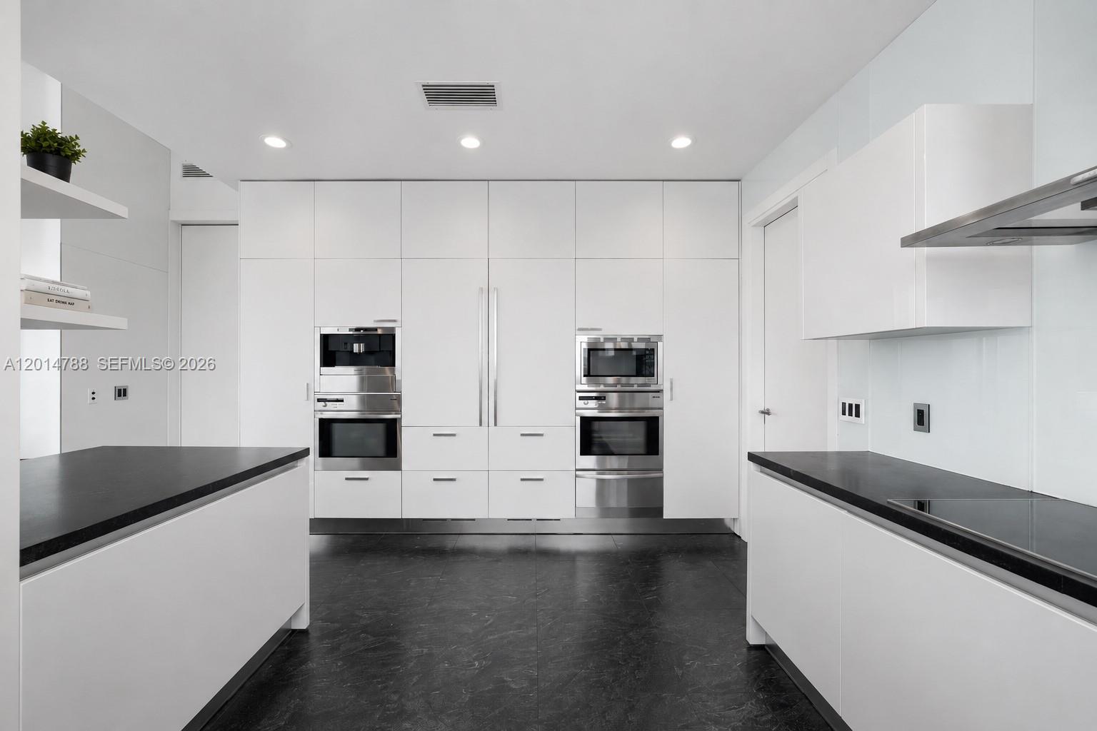 GROVENOR HOUSE CONDO - Residential