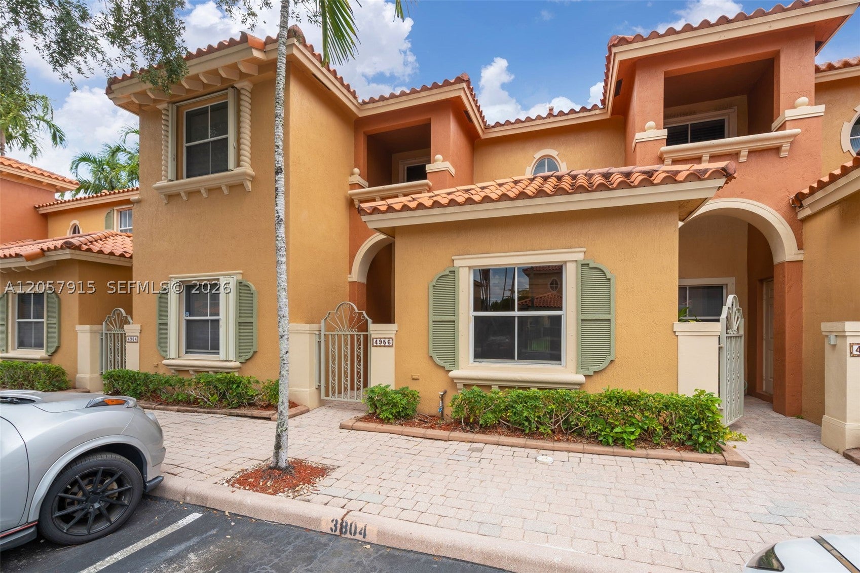 4956 Leeward Ln