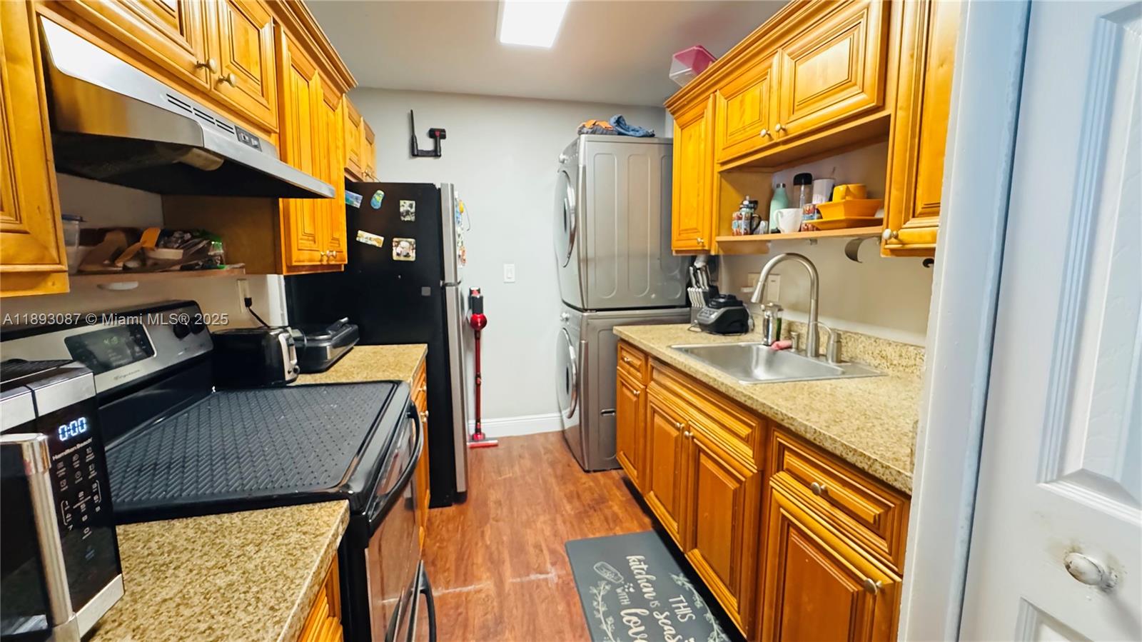 SUNSET PALMS WEST CONDO - Residential Lease
