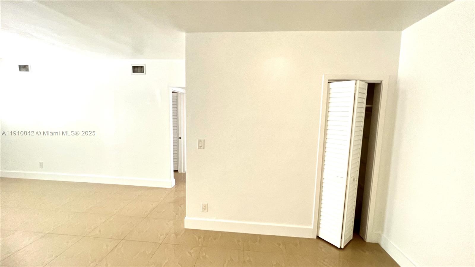 BISCAYNE BCH SUB - Residential Lease