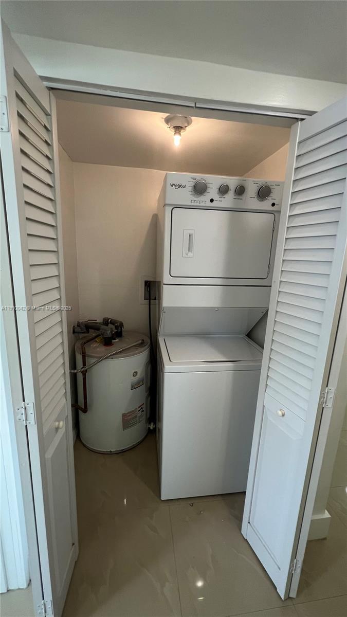 BISCAYNE BCH SUB - Residential Lease