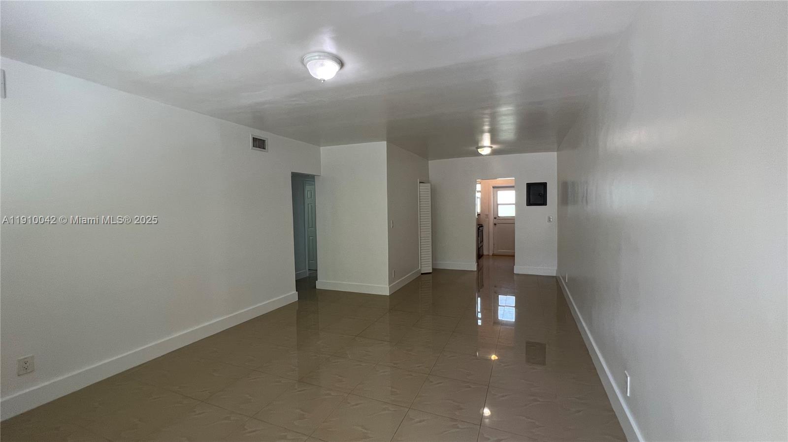 BISCAYNE BCH SUB - Residential Lease
