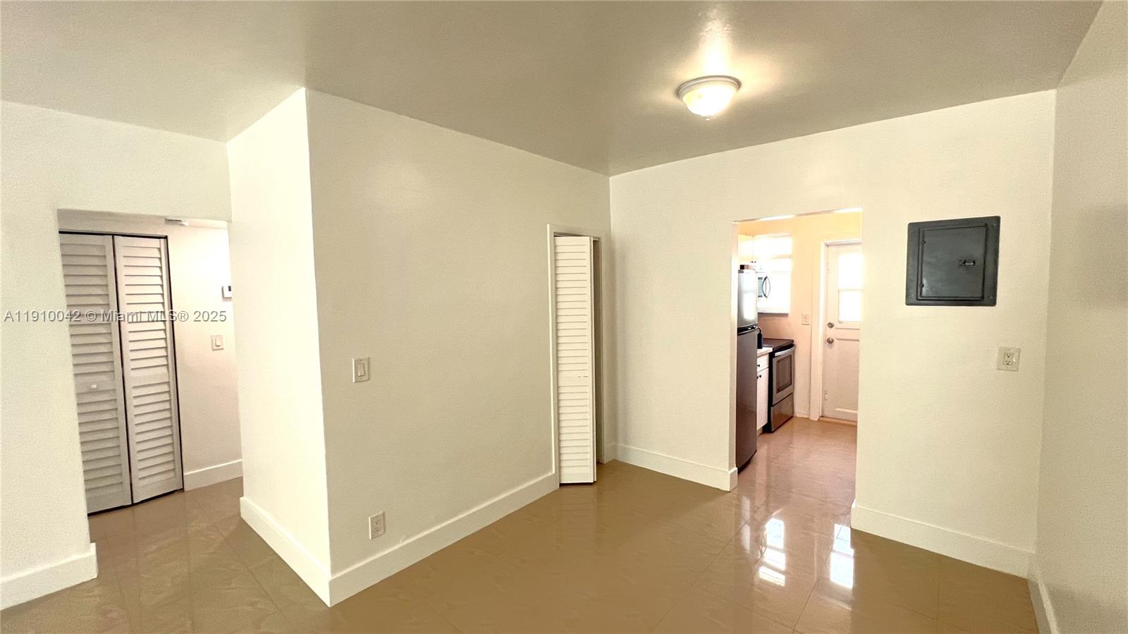 BISCAYNE BCH SUB - Residential Lease