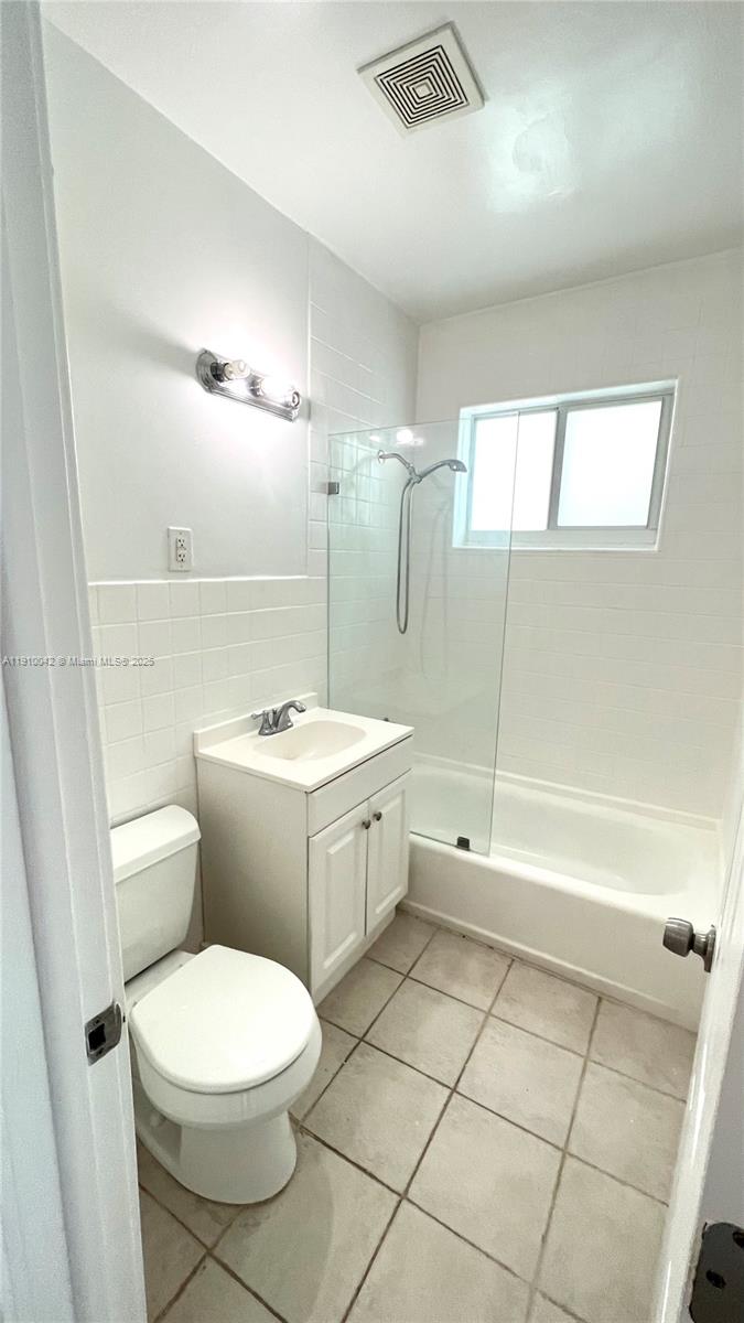 BISCAYNE BCH SUB - Residential Lease