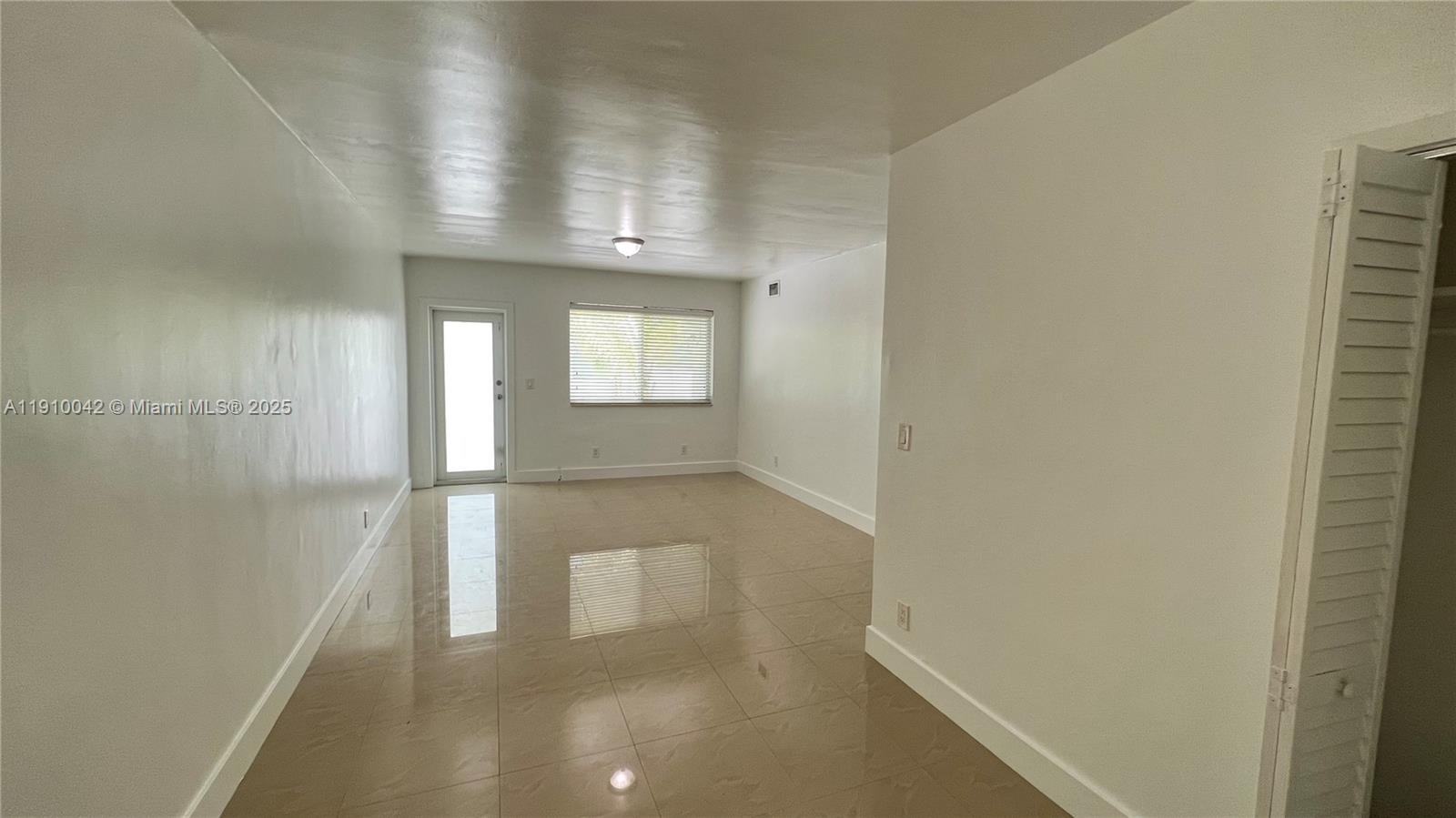 BISCAYNE BCH SUB - Residential Lease