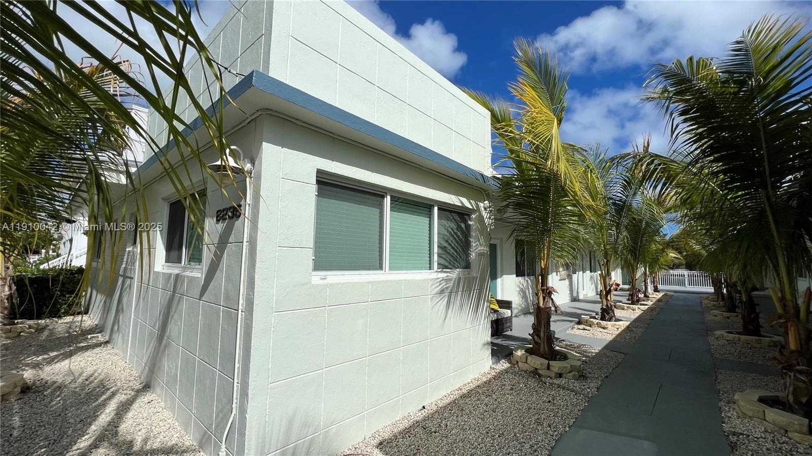 BISCAYNE BCH SUB - Residential Lease