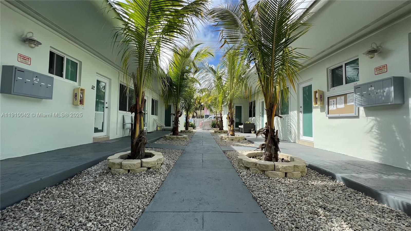 BISCAYNE BCH SUB - Residential Lease