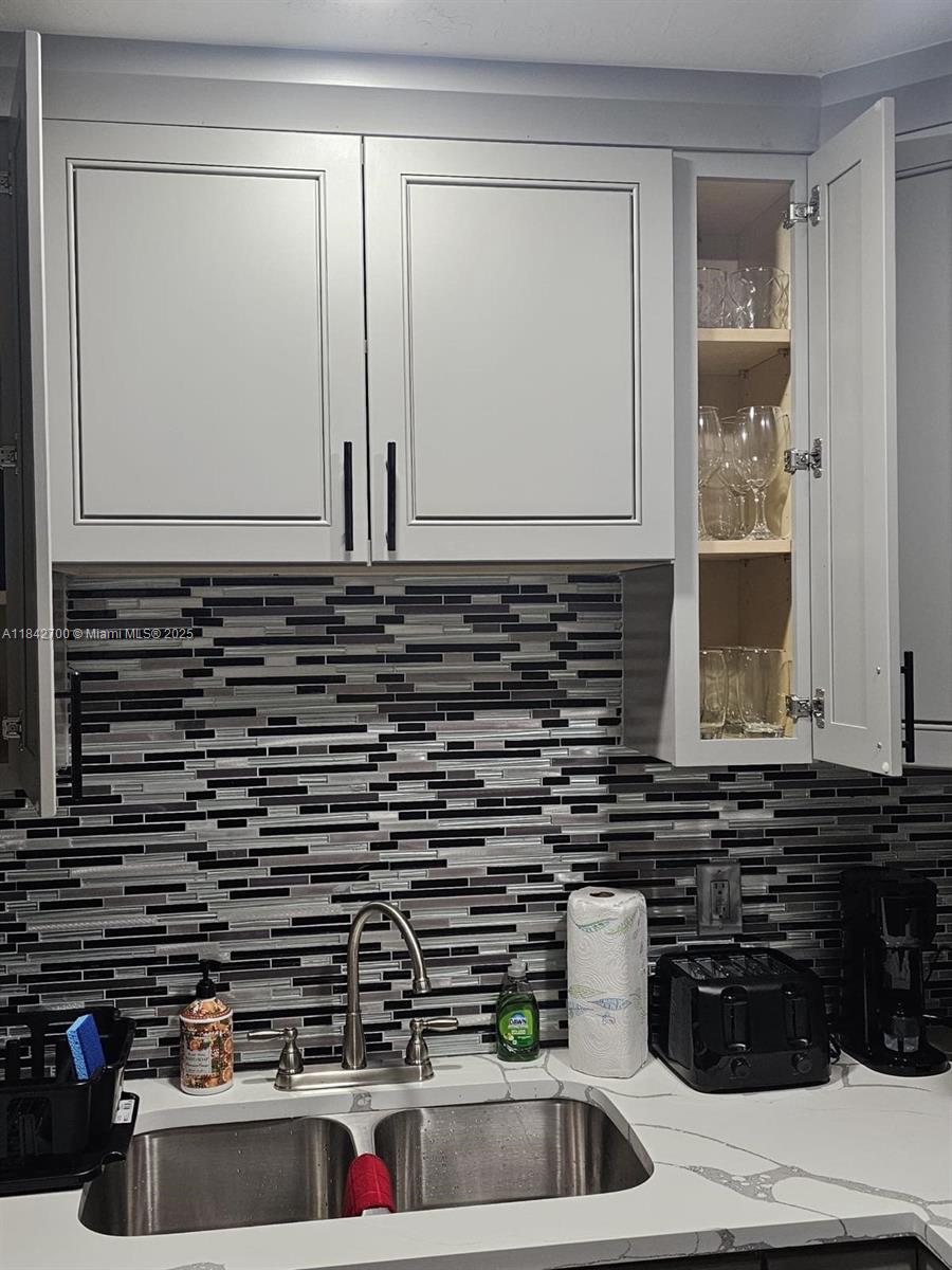 HOLLYWOOD BEACH GARDENS - Residential Lease